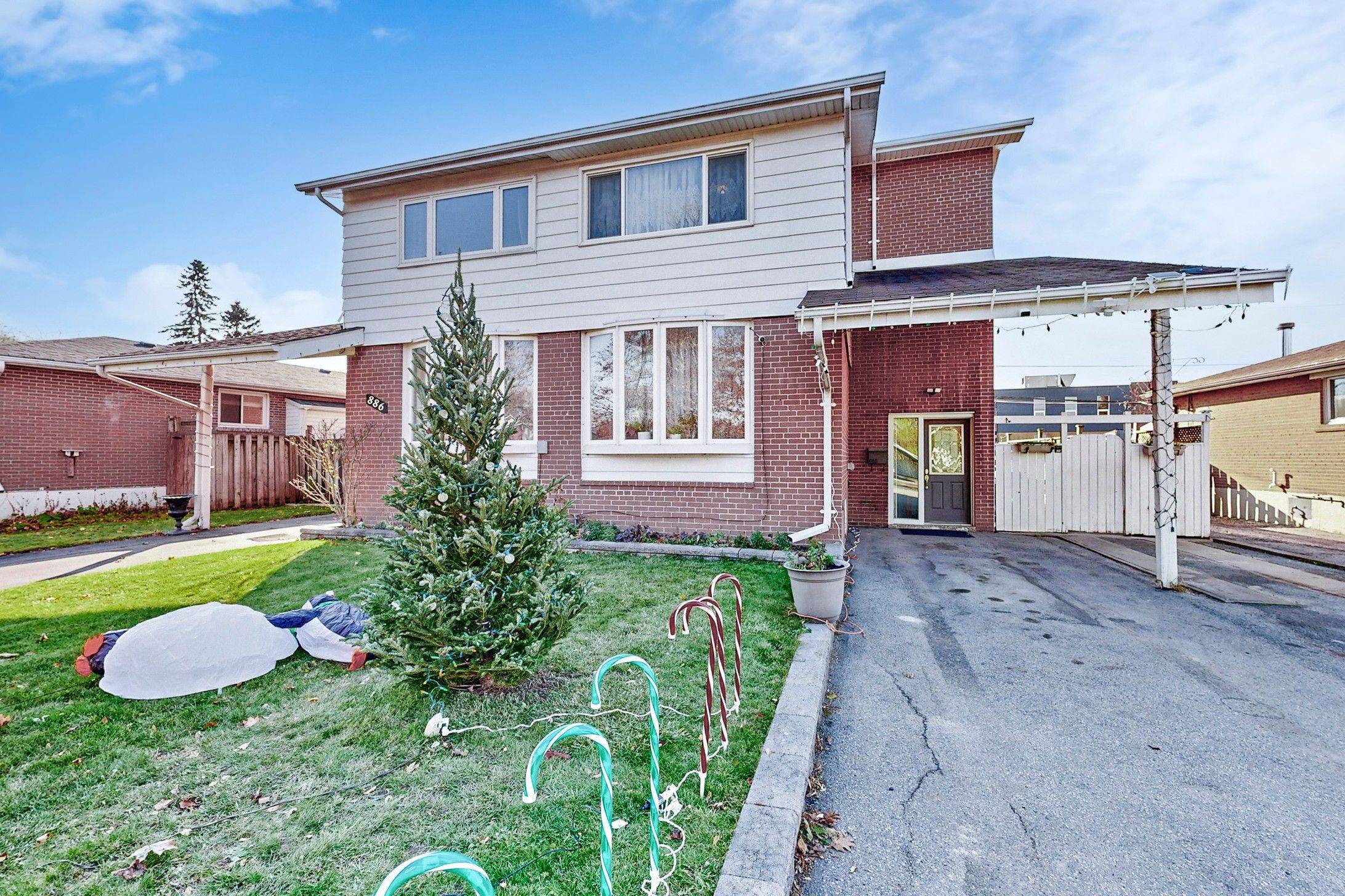 Pickering, ON L1W 1H4,888 Krosno BLVD