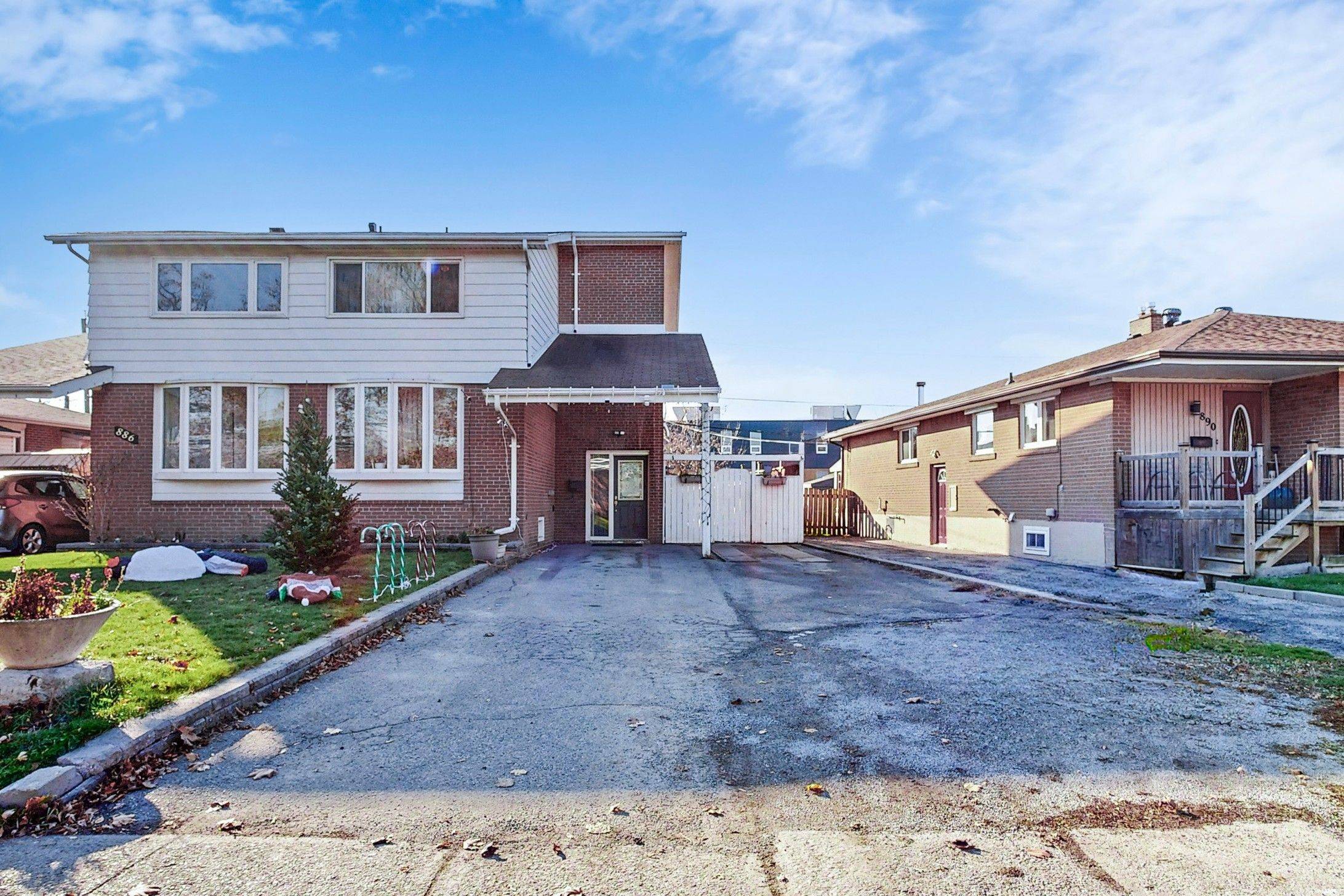 Pickering, ON L1W 1H4,888 Krosno BLVD