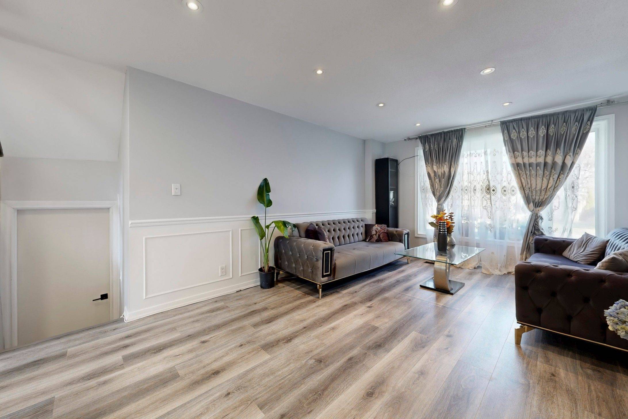 Pickering, ON L1W 1H4,888 Krosno BLVD