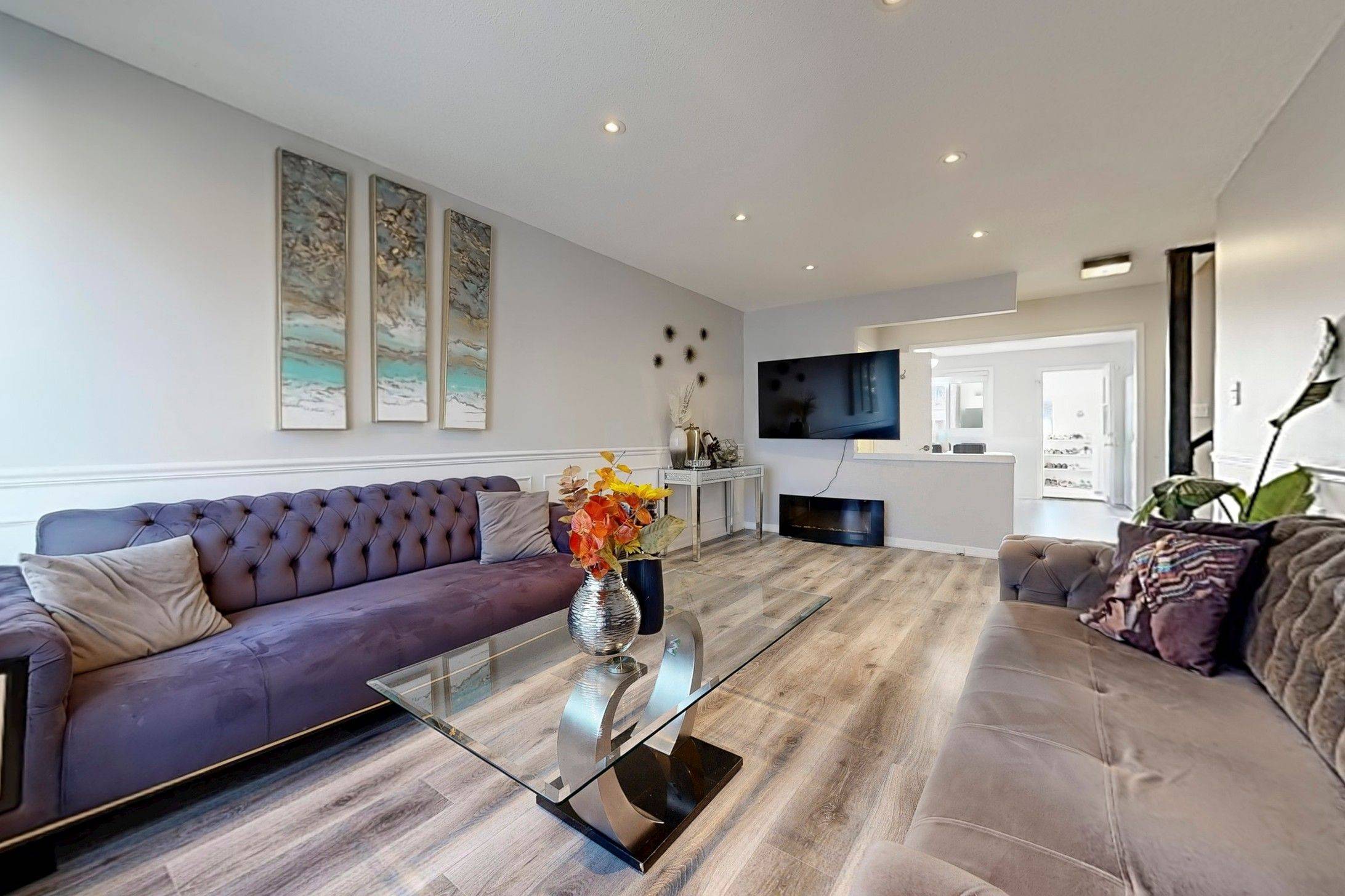 Pickering, ON L1W 1H4,888 Krosno BLVD