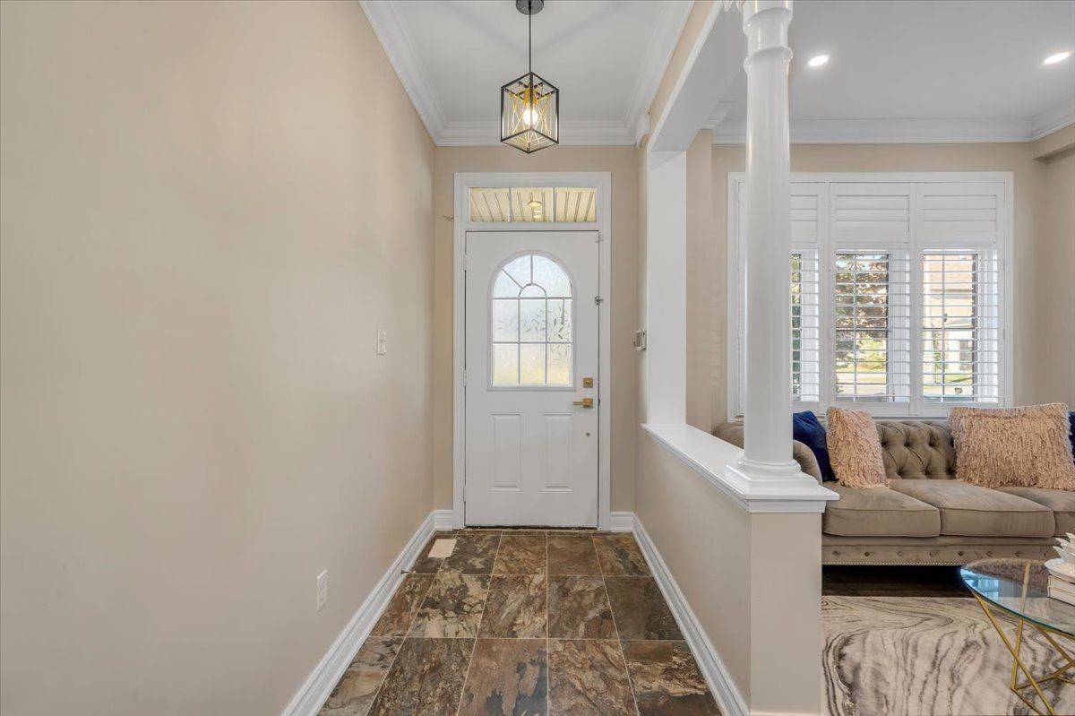 Oshawa, ON L1L 0B7,2463 Winlord PL