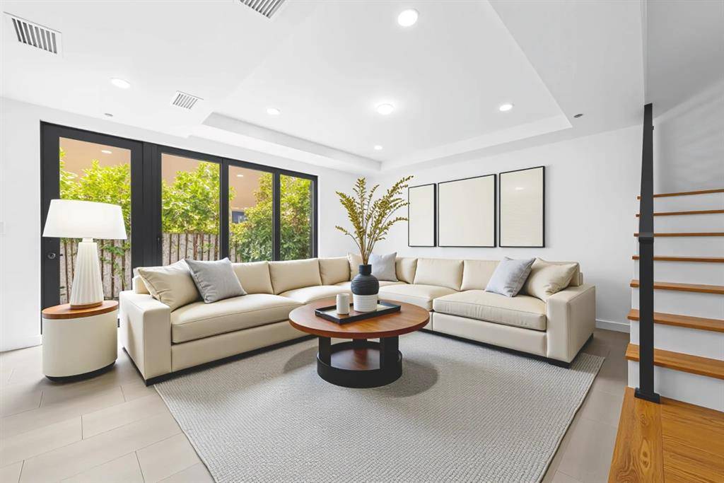 Fort Lauderdale, FL 33304,722 NE 15th Ave #2