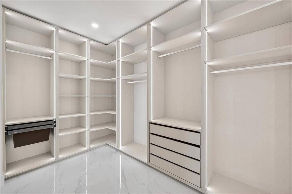 Miami, FL 33137,700 NE 24th Street #4802