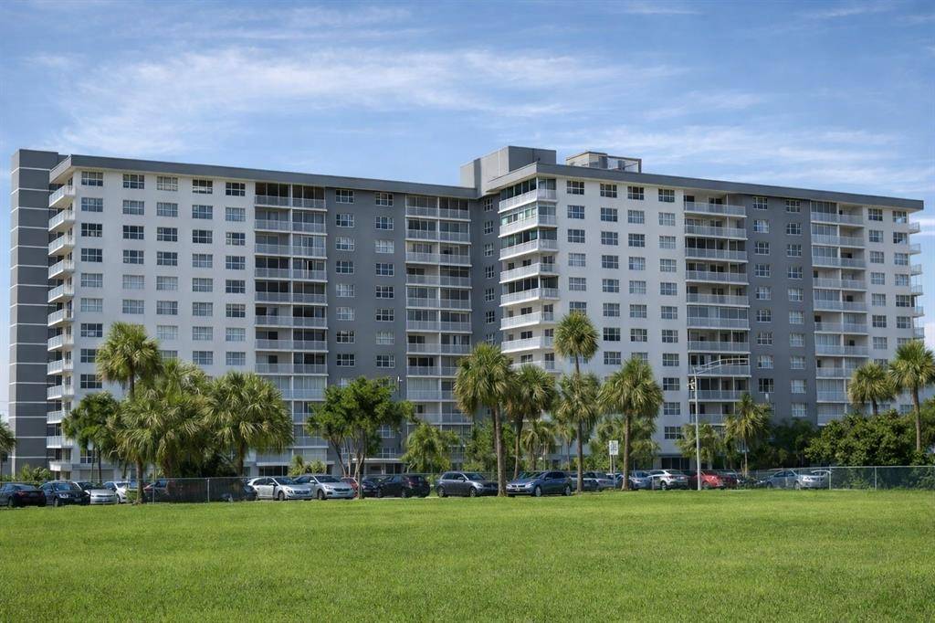 Hollywood, FL 33021,3800 Hillcrest Dr #112