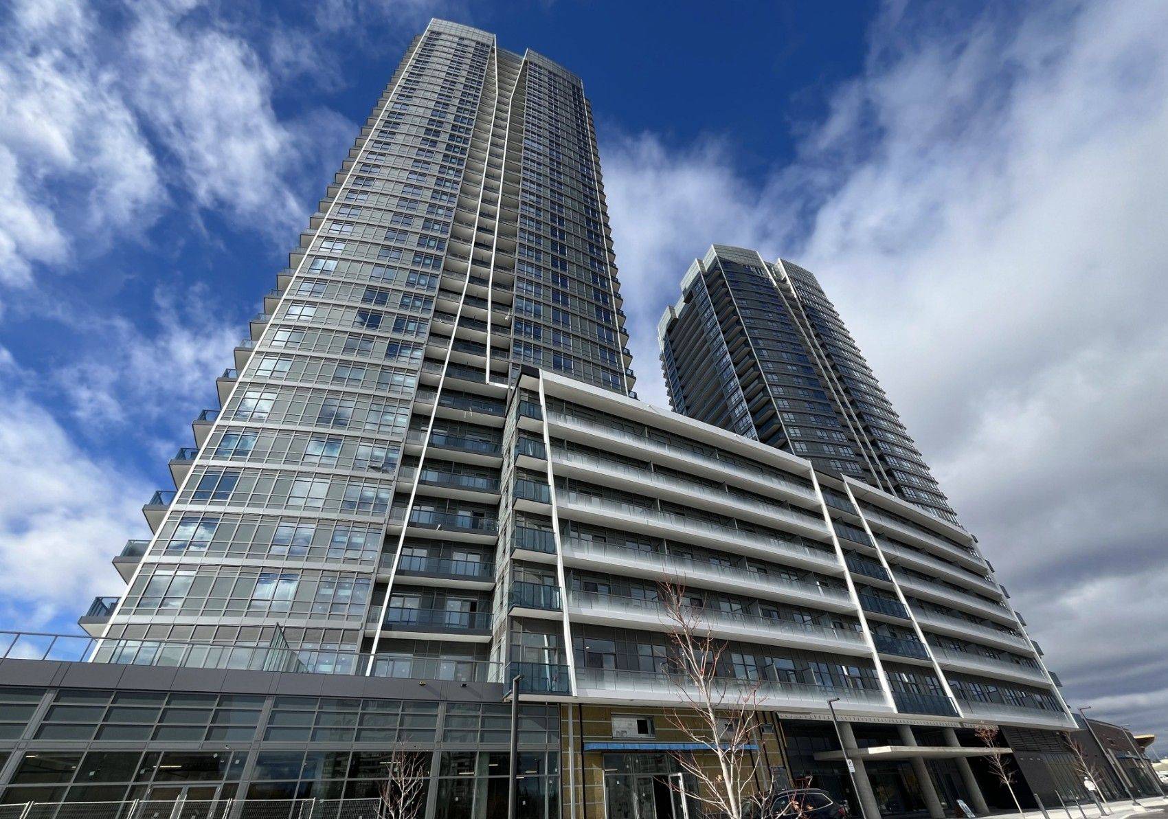 Vaughan, ON L4J 0L8,50 Upper Mall WAY #B-1712