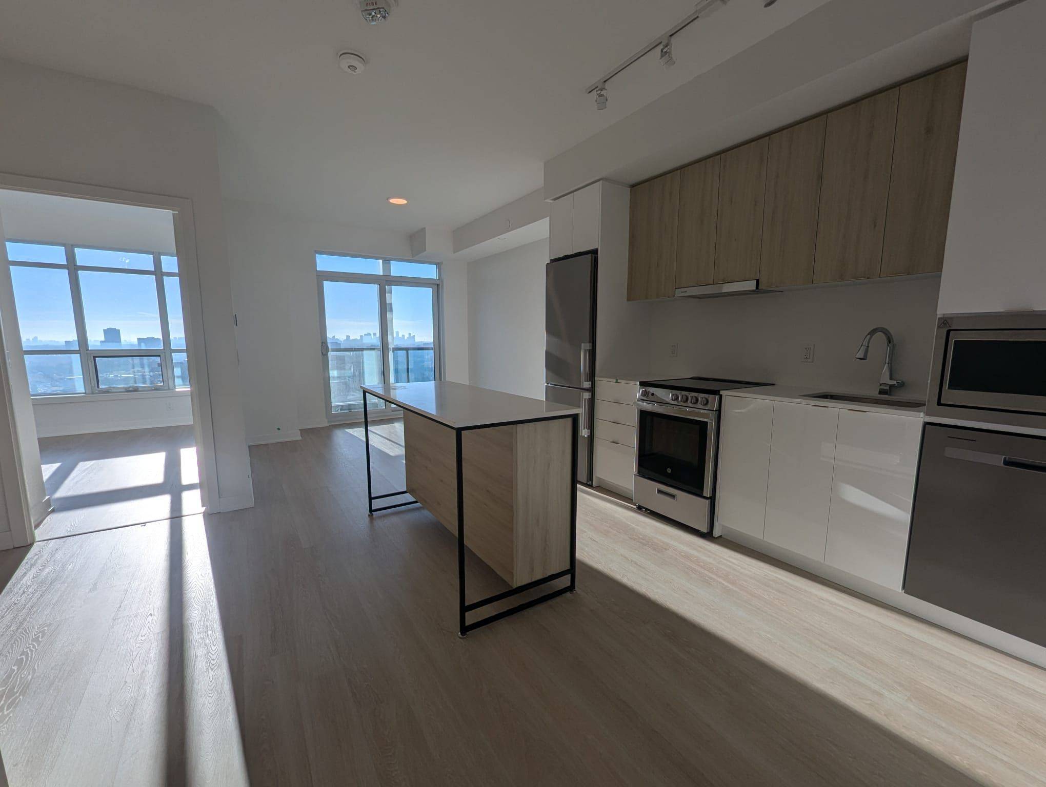 Vaughan, ON L4J 0L8,50 Upper Mall WAY #B-1712