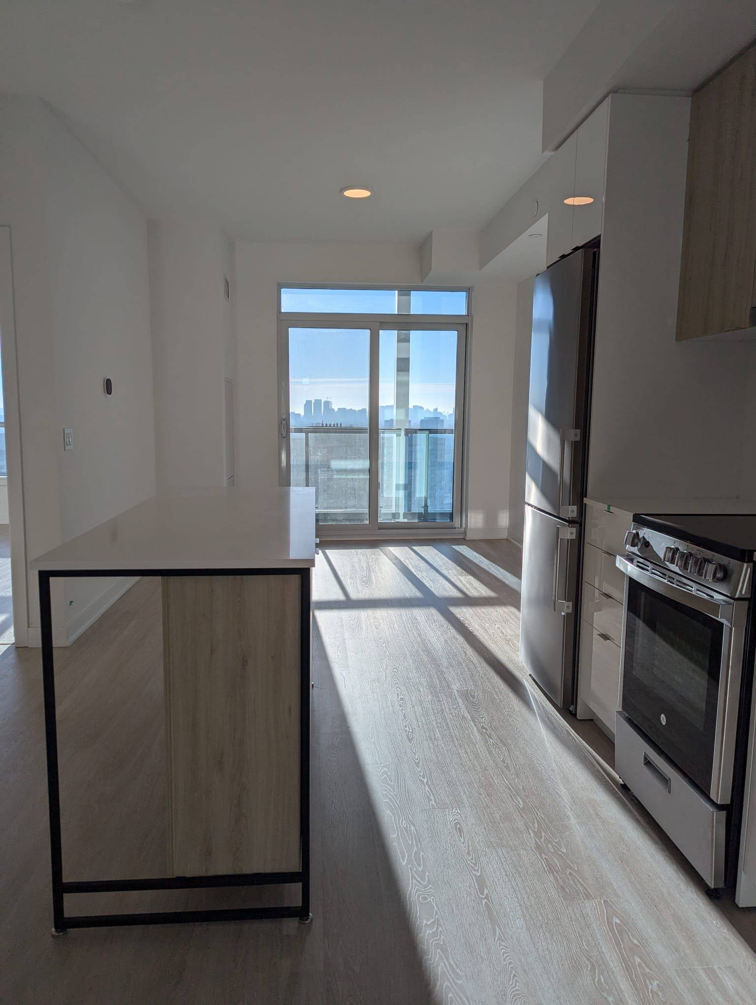 Vaughan, ON L4J 0L8,50 Upper Mall WAY #B-1712