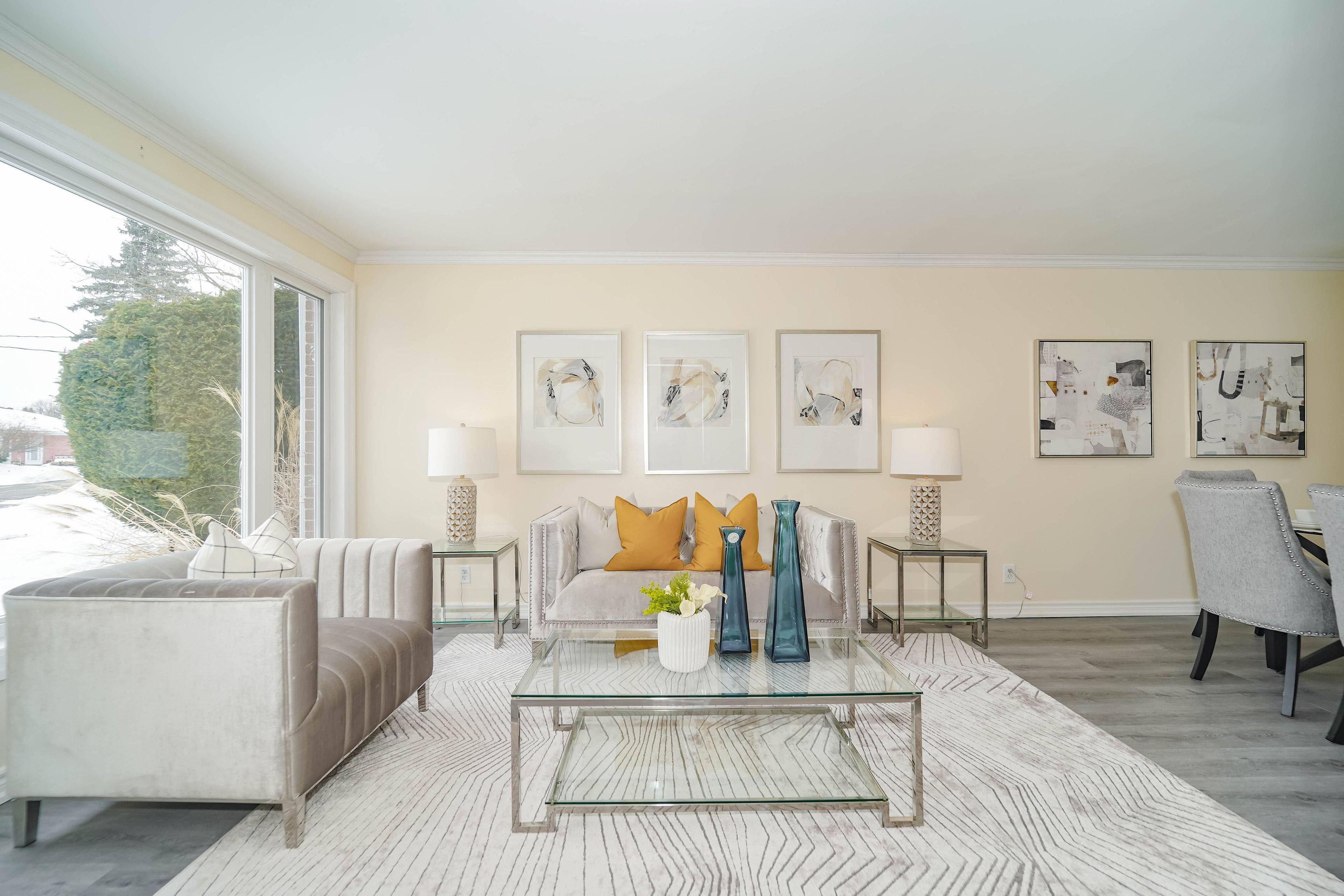 Aurora, ON L4G 2B8,22 Jones CT