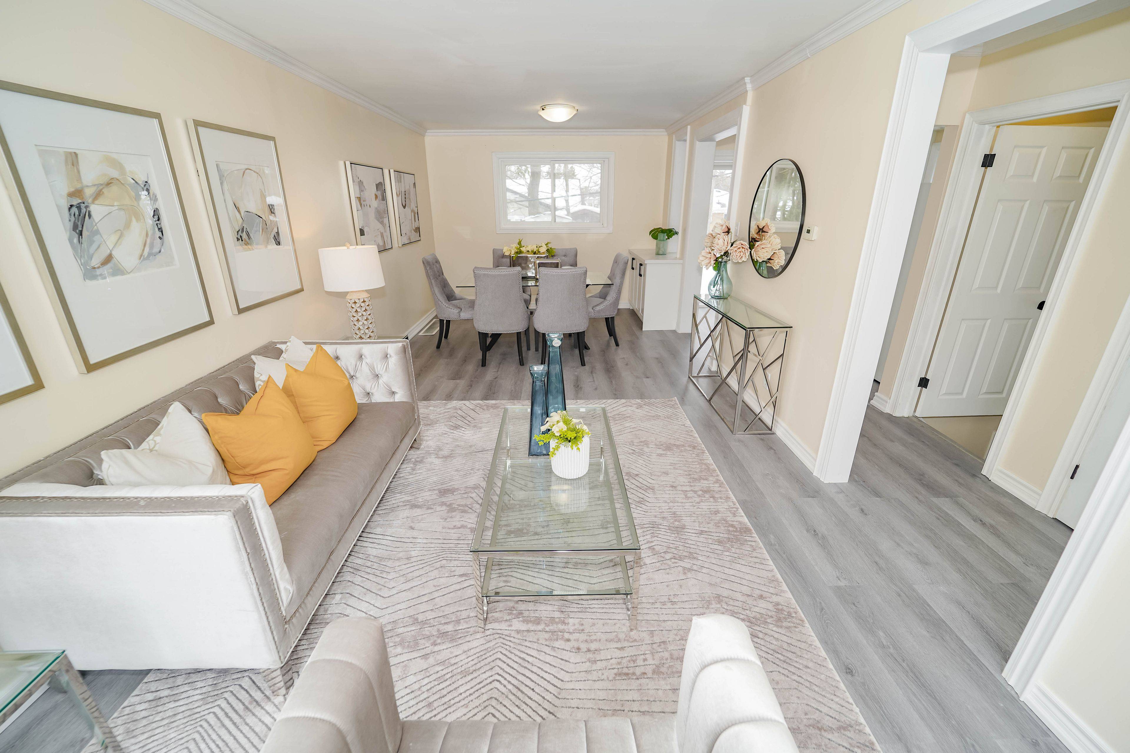 Aurora, ON L4G 2B8,22 Jones CT