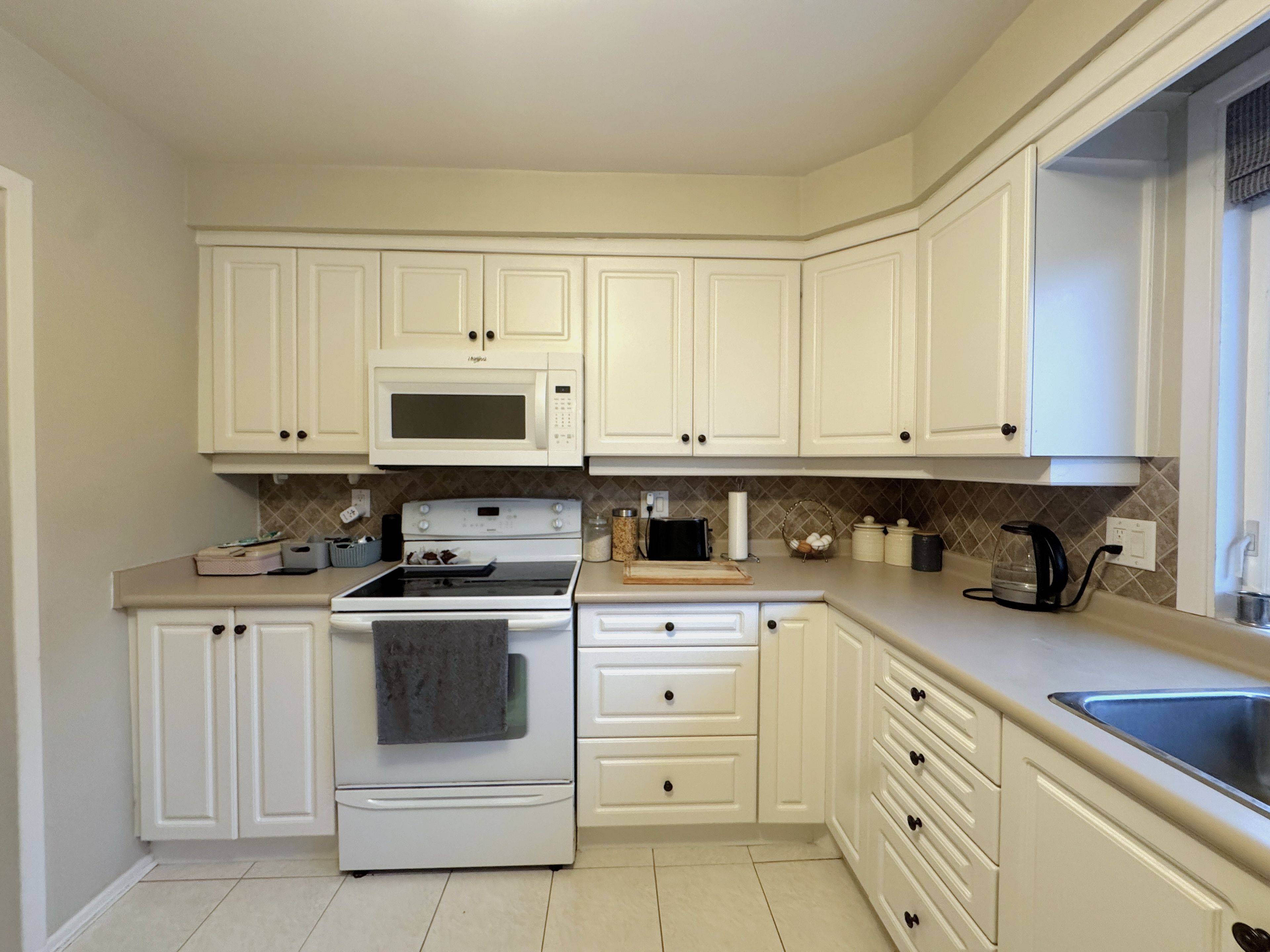 Oakville, ON L6L 2T6,2294 Wyandotte DR