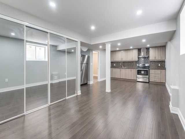 Brampton, ON L7A 4T4,5 Troyer ST