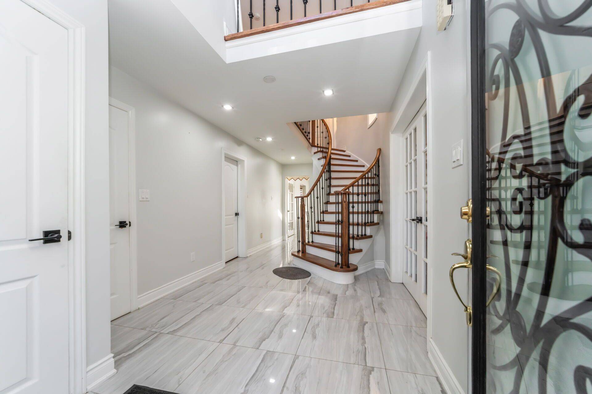 Brampton, ON L6Y 3Z9,96 Ravenswood DR