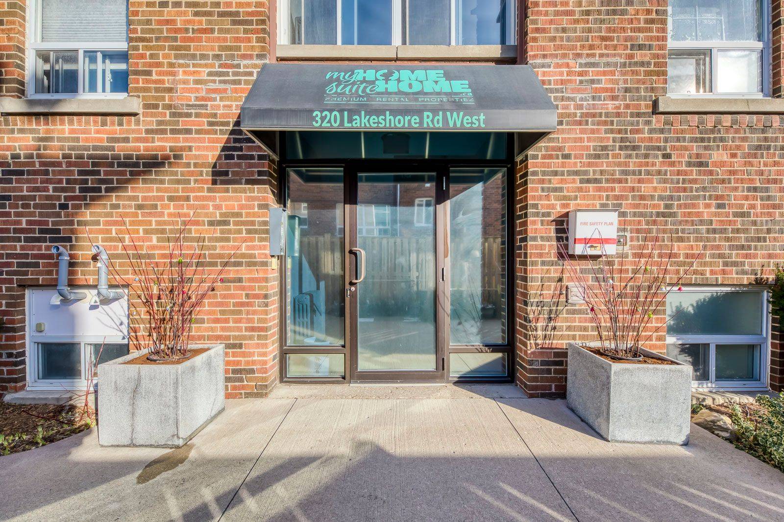 Mississauga, ON L5H 1G8,322 Lakeshore RD W