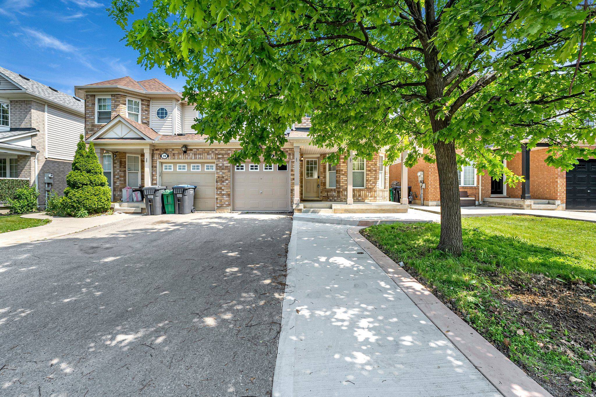 Brampton, ON L7A 3M8,37 JESSOP DR