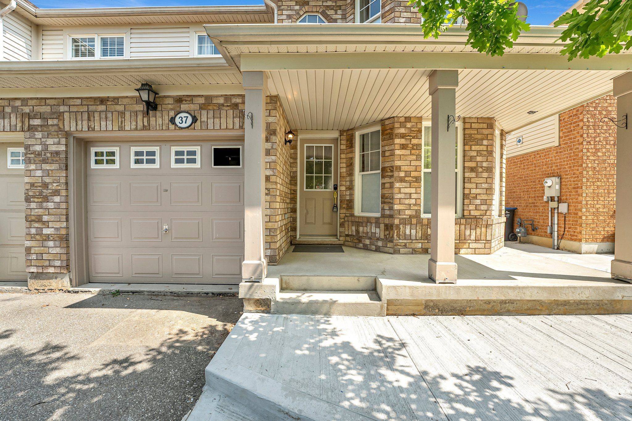 Brampton, ON L7A 3M8,37 JESSOP DR