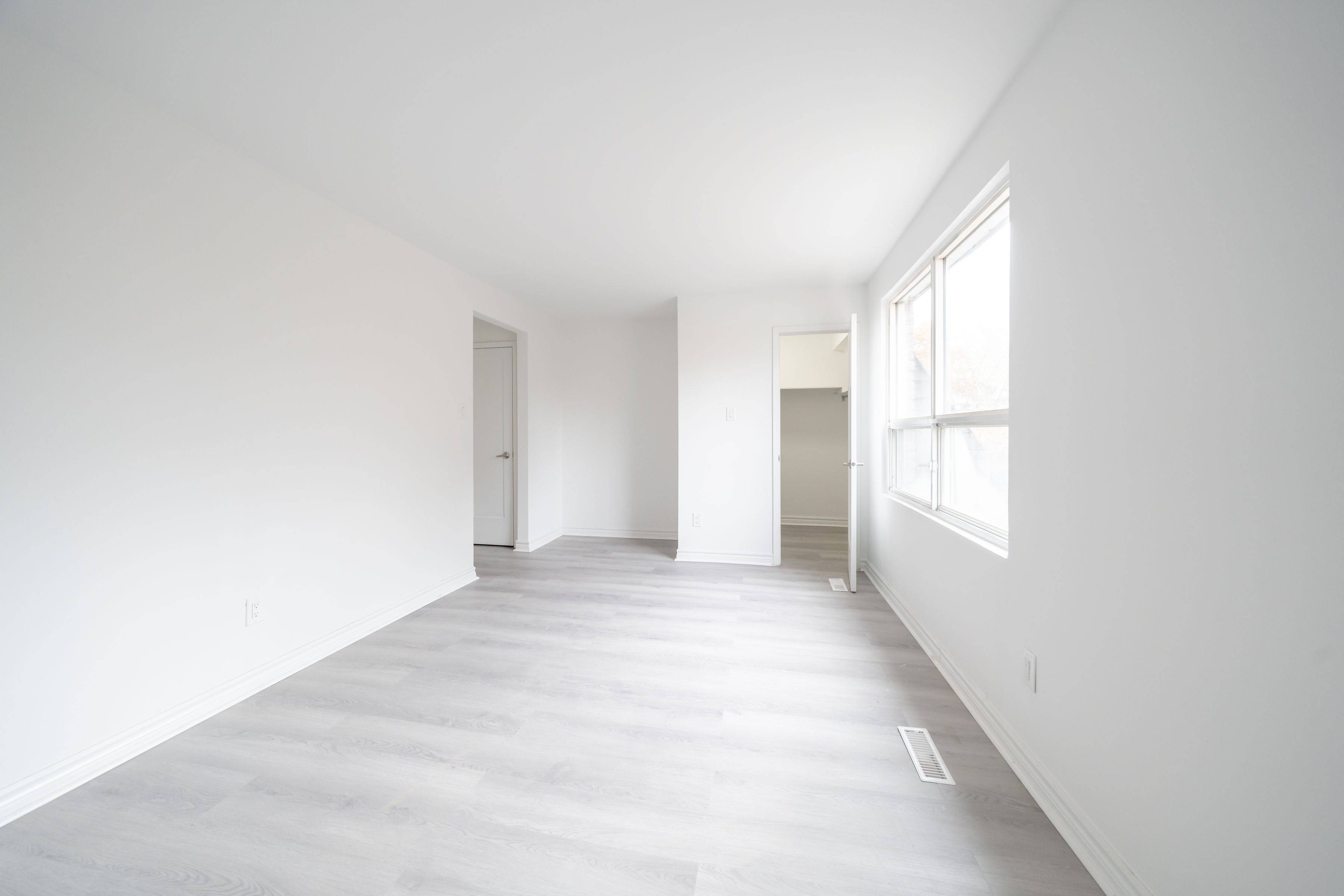 Oakville, ON L6H 2N6,1237 White Oaks N/A