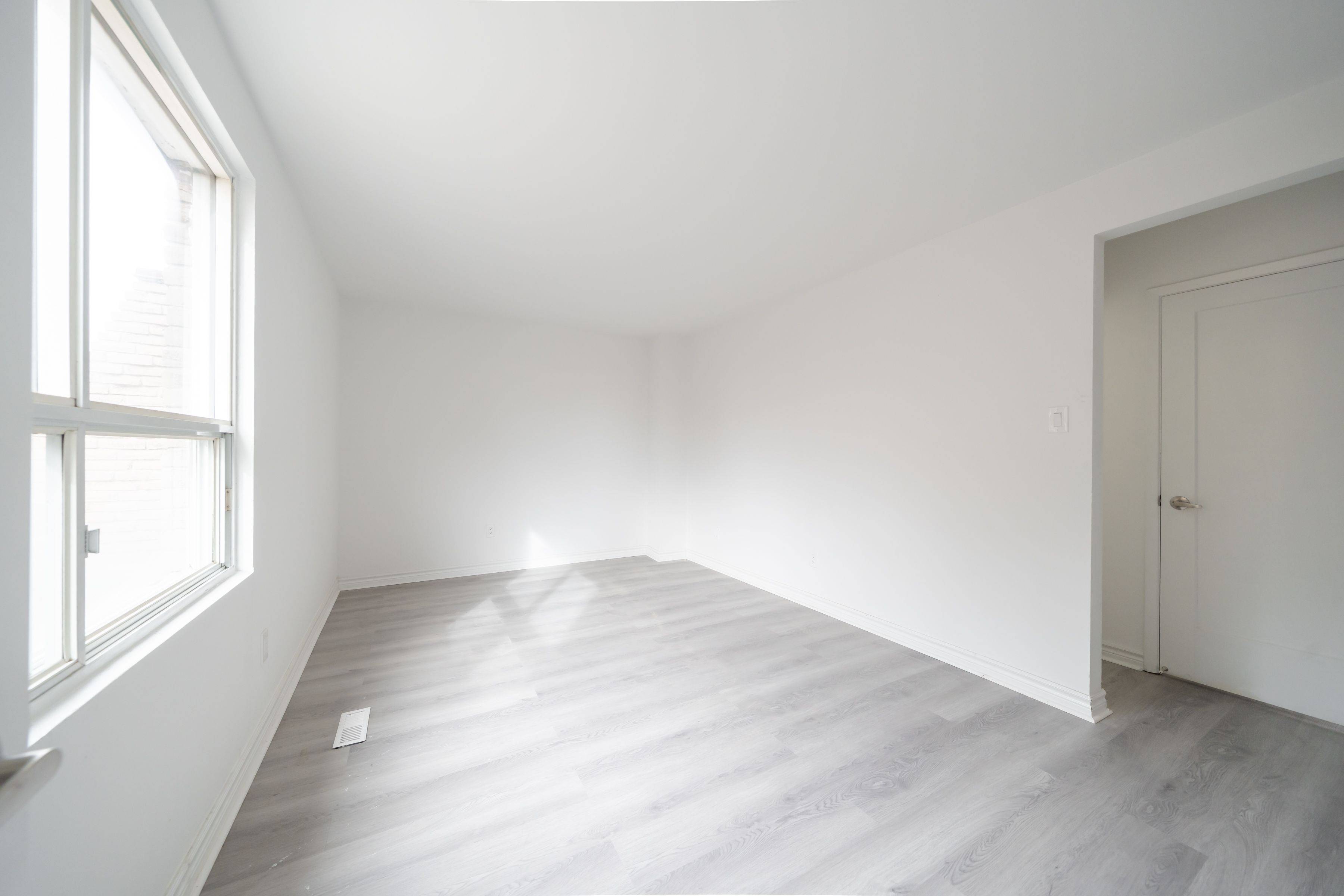 Oakville, ON L6H 2N6,1237 White Oaks N/A