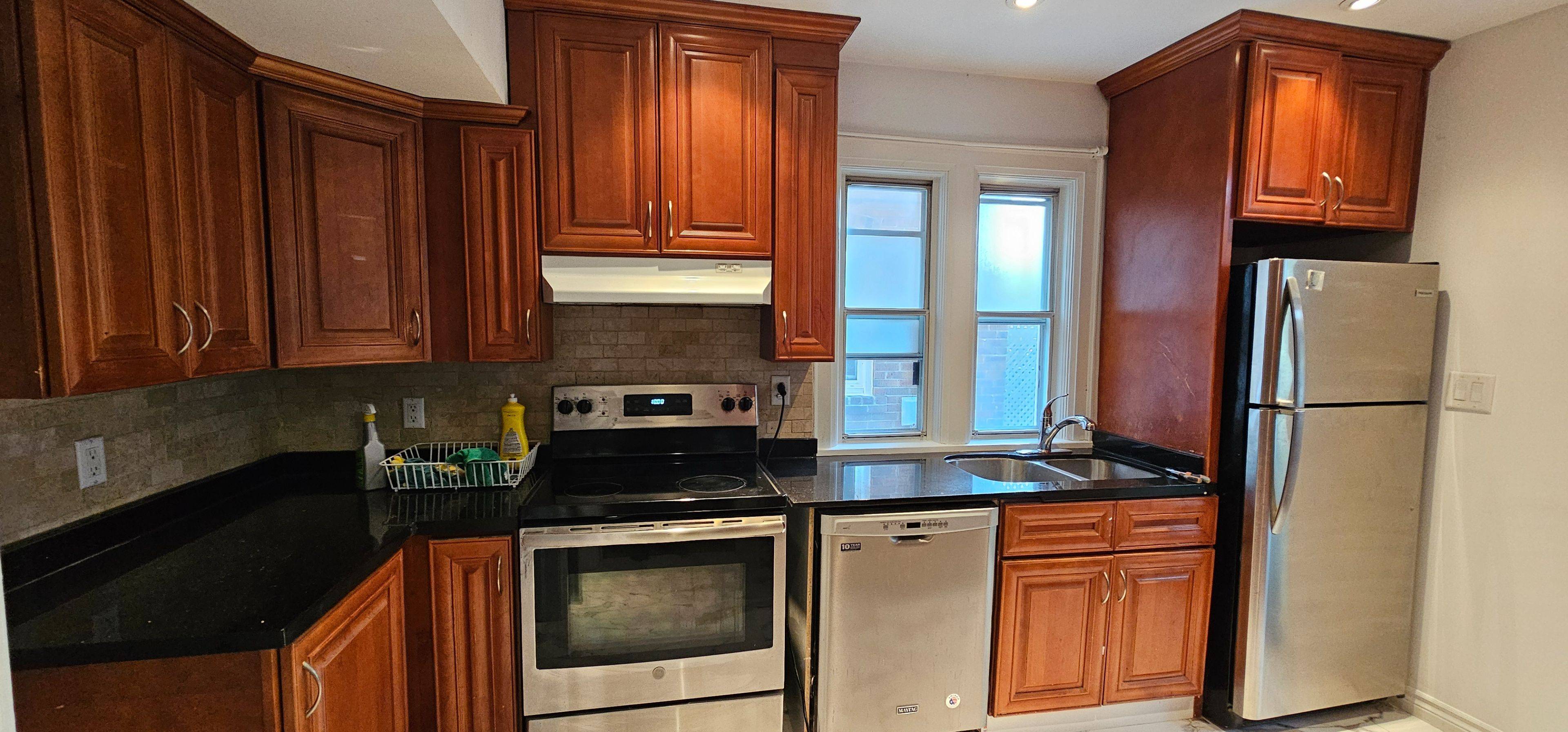 Toronto W06, ON M8V 3G5,72 Eleventh ST #Main Floor