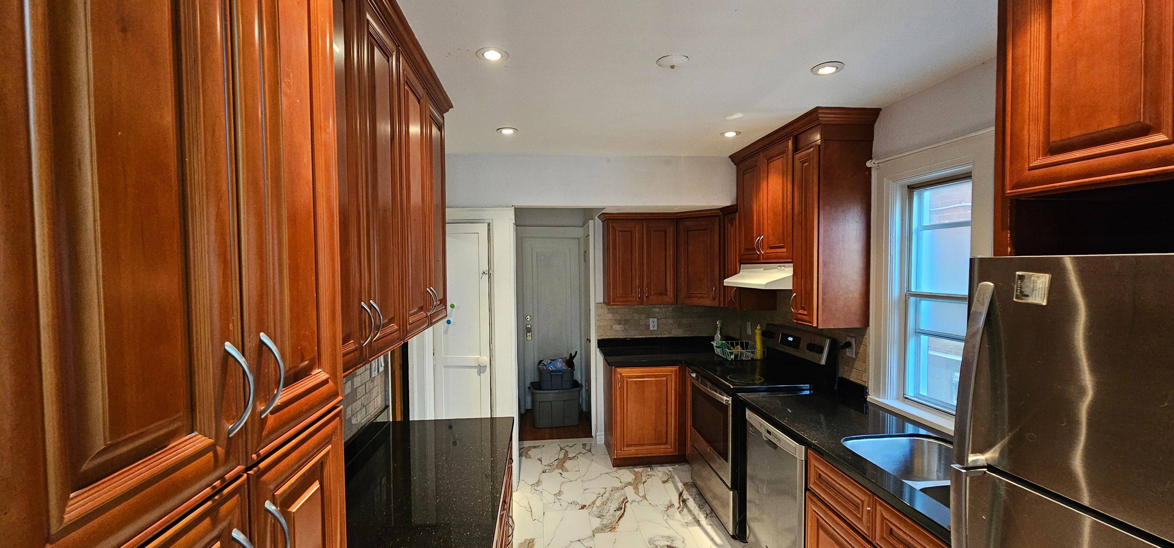 Toronto W06, ON M8V 3G5,72 Eleventh ST #Main Floor