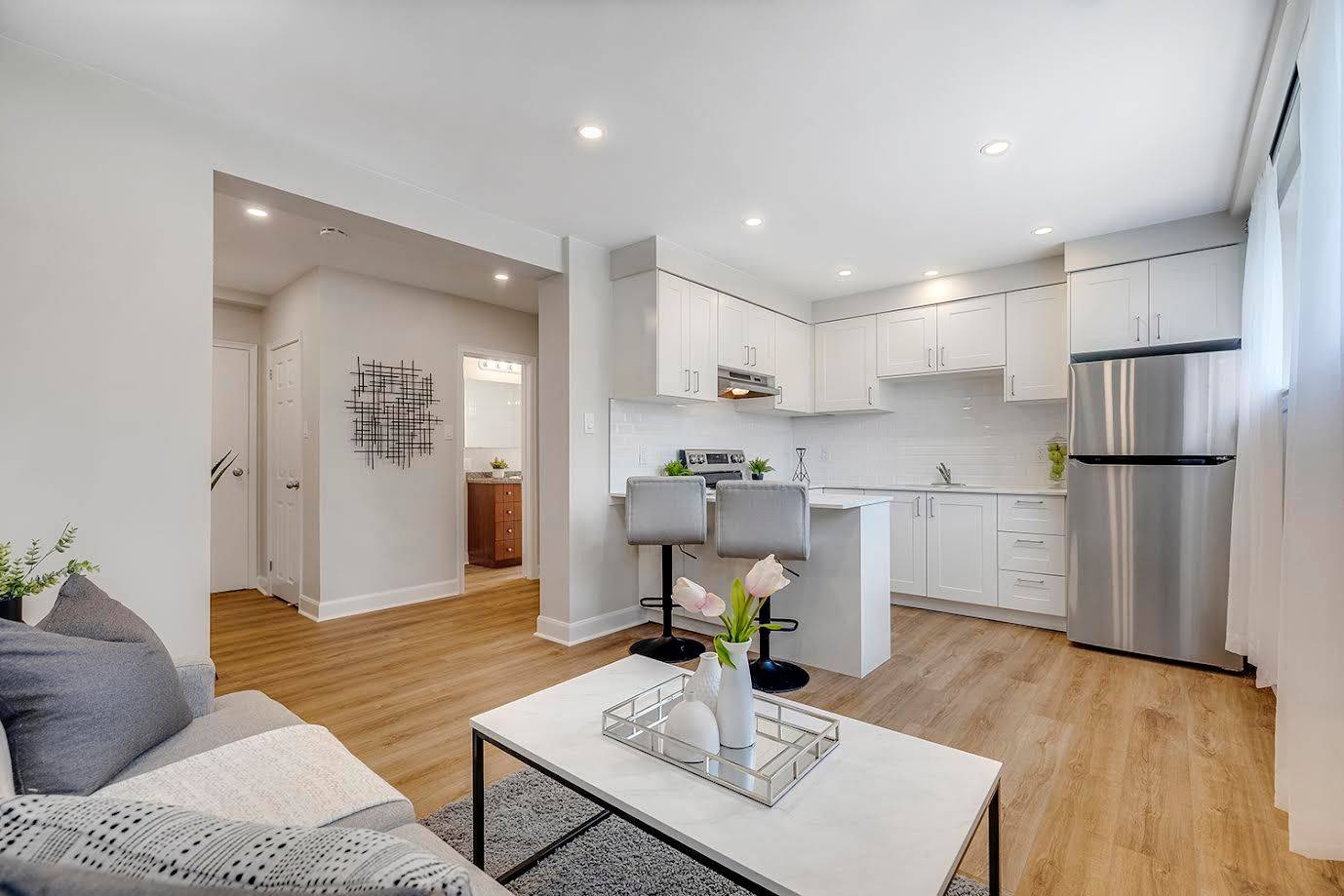 Toronto W06, ON M8Y 1A7,90 Portland ST