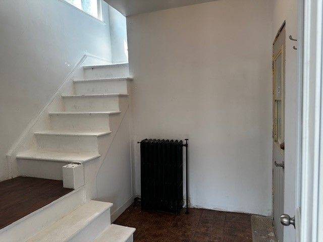 London South, ON N6J 2M2,379 Wharncliffe RD S #Upper