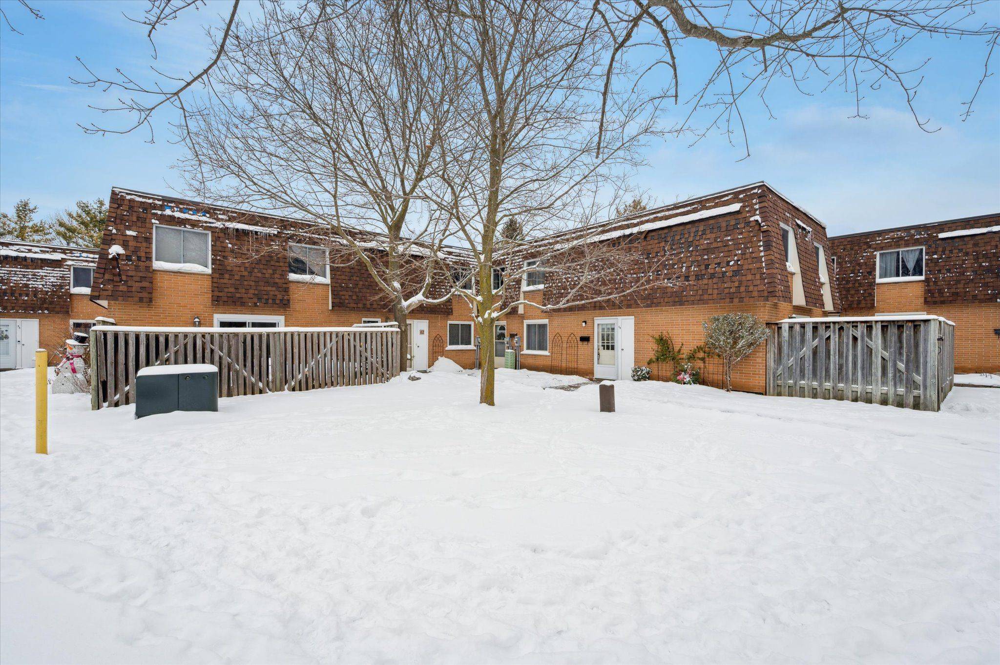 Guelph, ON N1E 3K7,120 Country Club DR #64