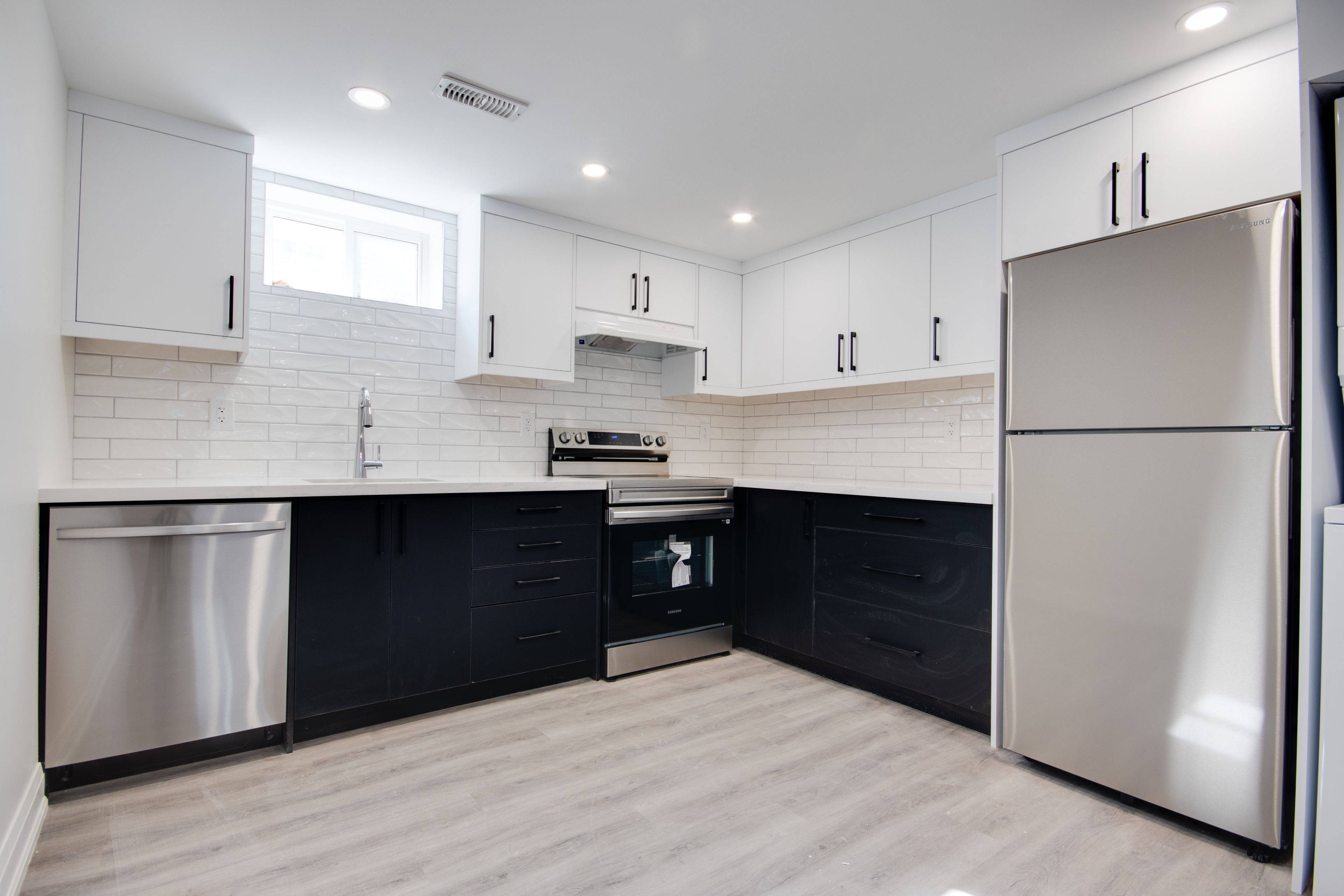 Port Colborne, ON L3K 6B3,27 Apollo DR #2