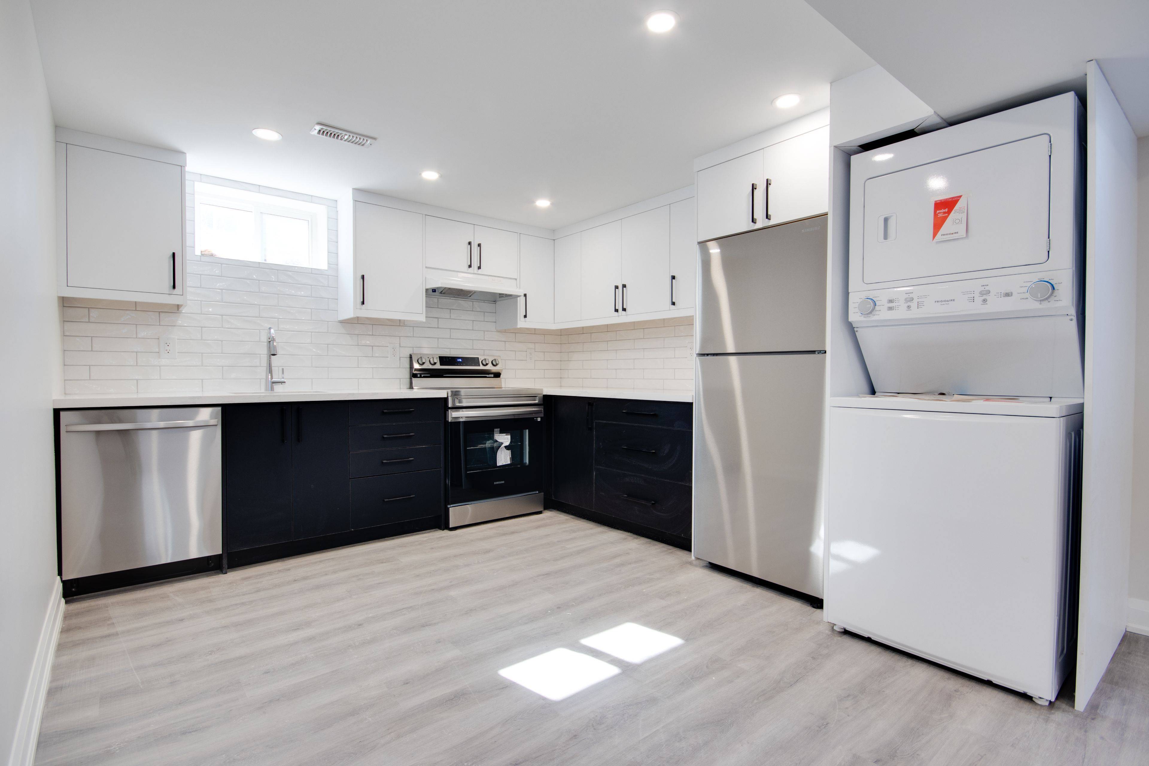 Port Colborne, ON L3K 6B3,27 Apollo DR #2