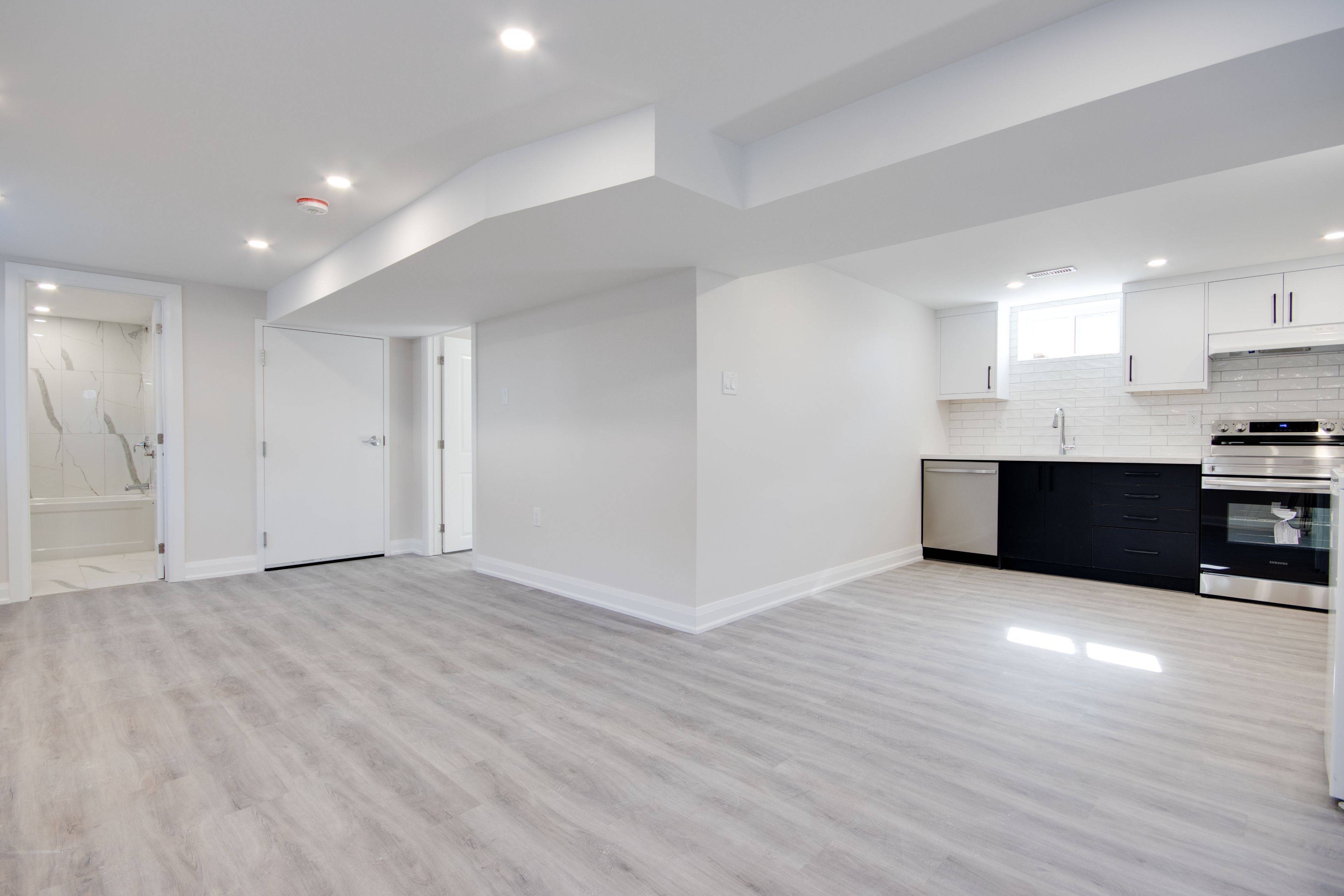 Port Colborne, ON L3K 6B3,27 Apollo DR #2