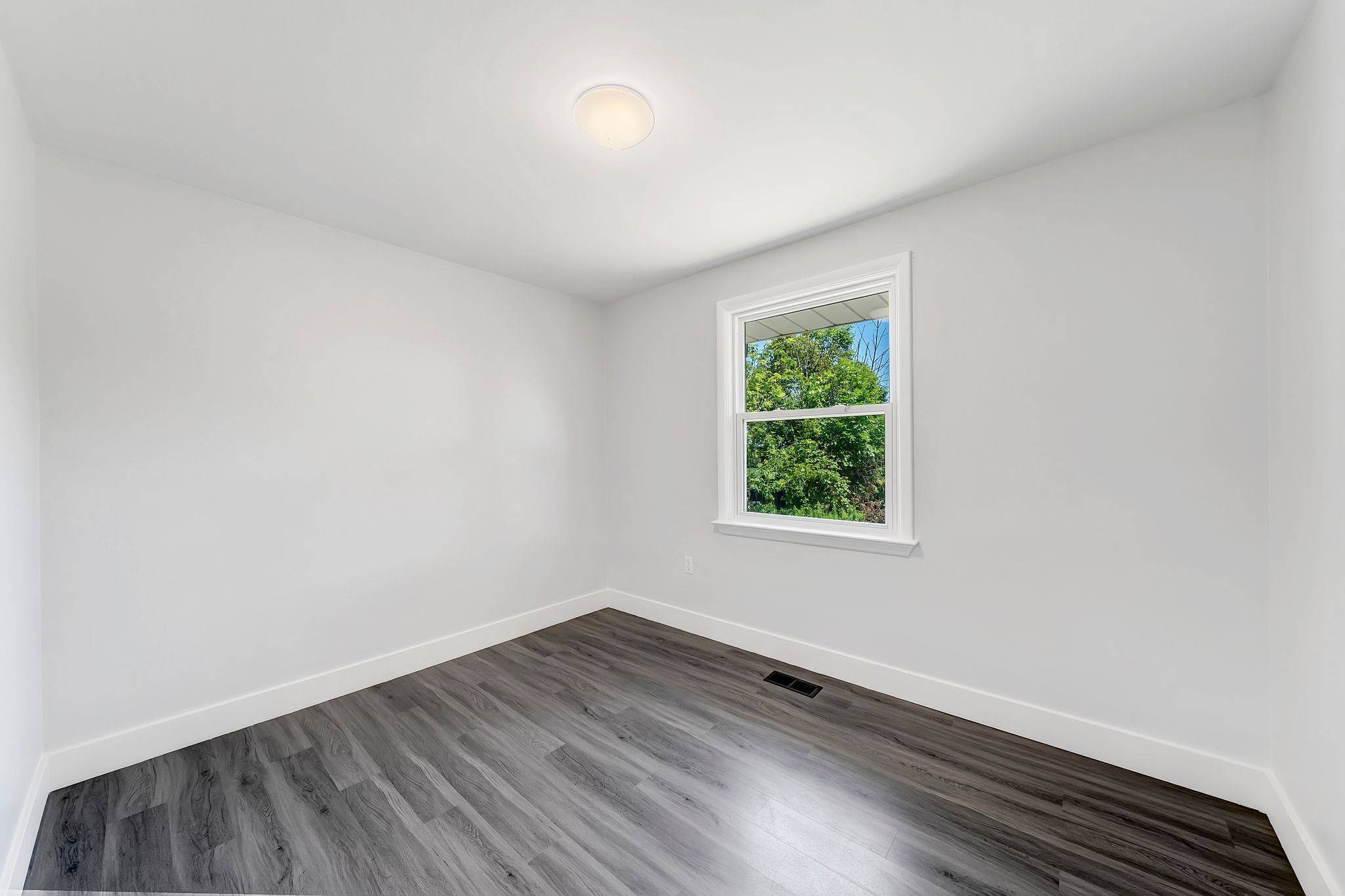 Hamilton, ON L8W 1E2,167 Miles RD