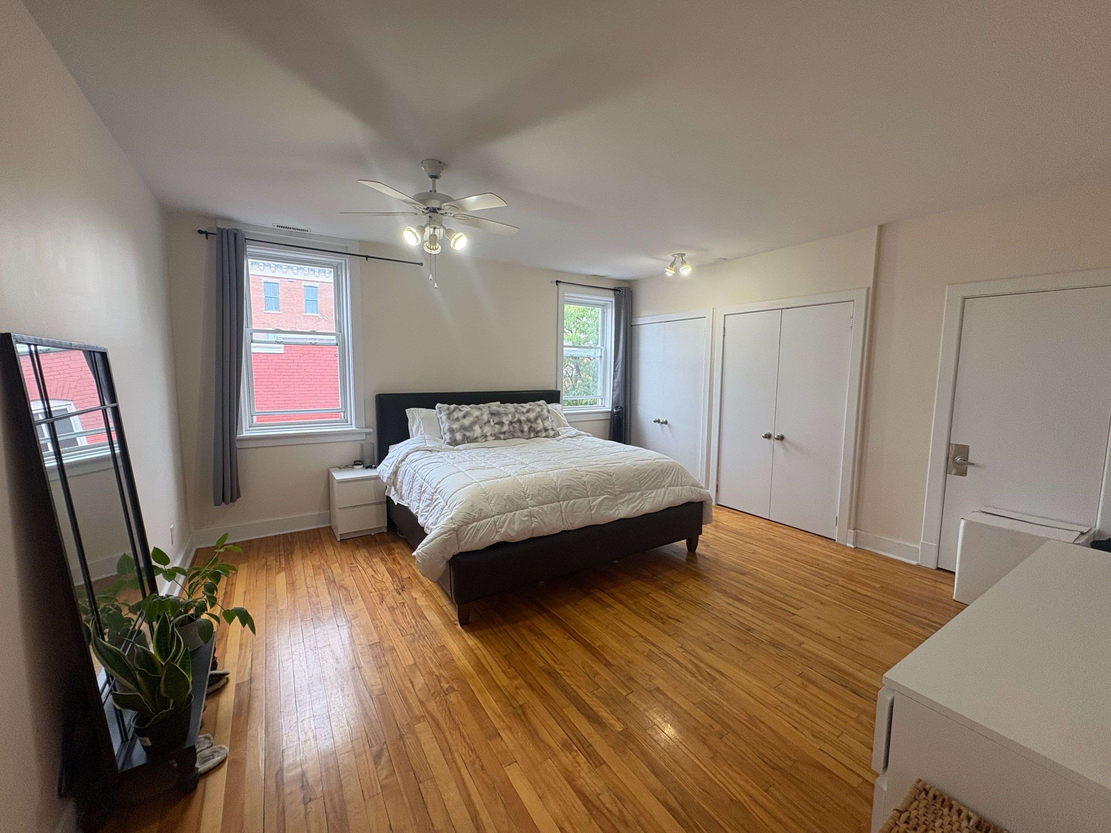 Lower Town - Sandy Hill, ON K1N 5M7,135 Murray ST #4