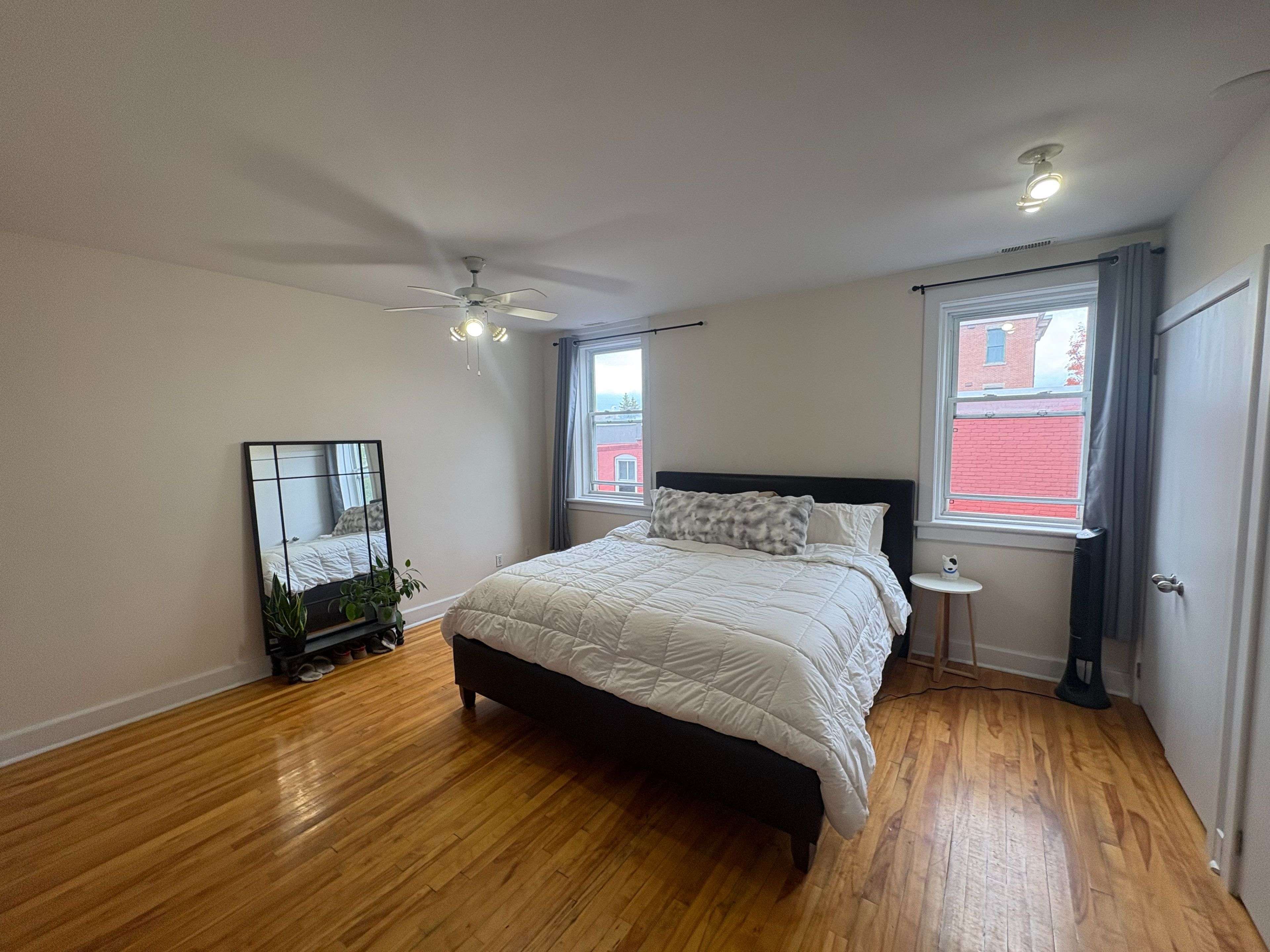 Lower Town - Sandy Hill, ON K1N 5M7,135 Murray ST #4