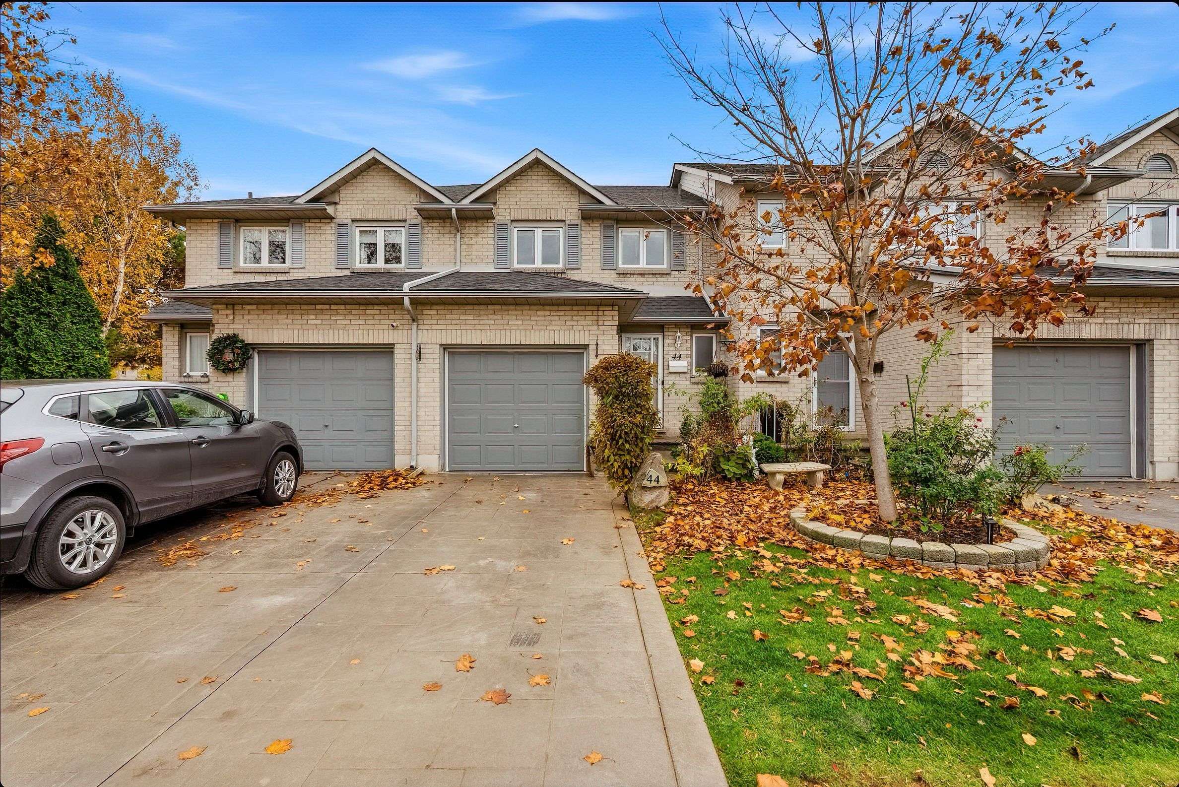 Hamilton, ON L8E 4Y3,1 Royalwood CT #44