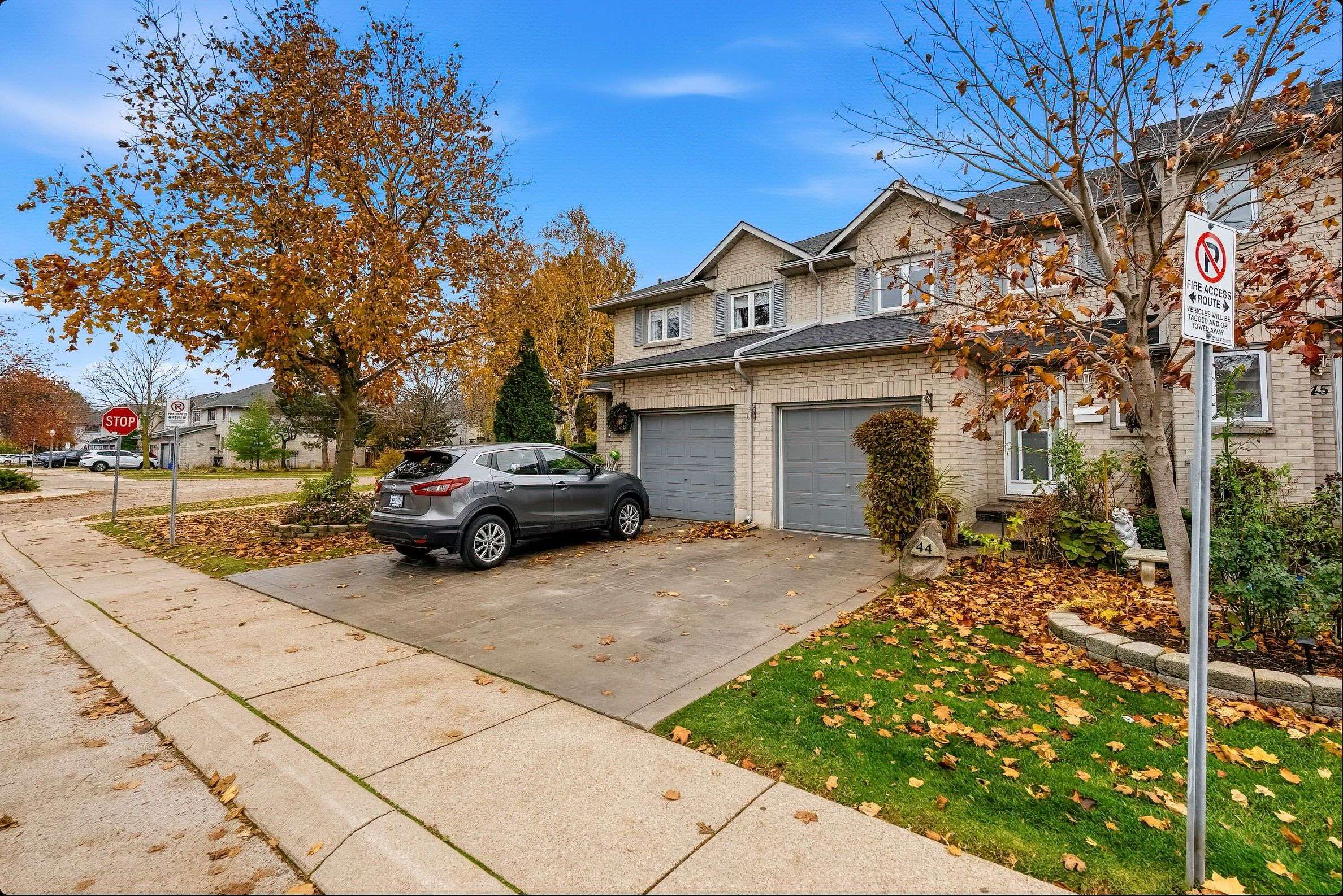 Hamilton, ON L8E 4Y3,1 Royalwood CT #44