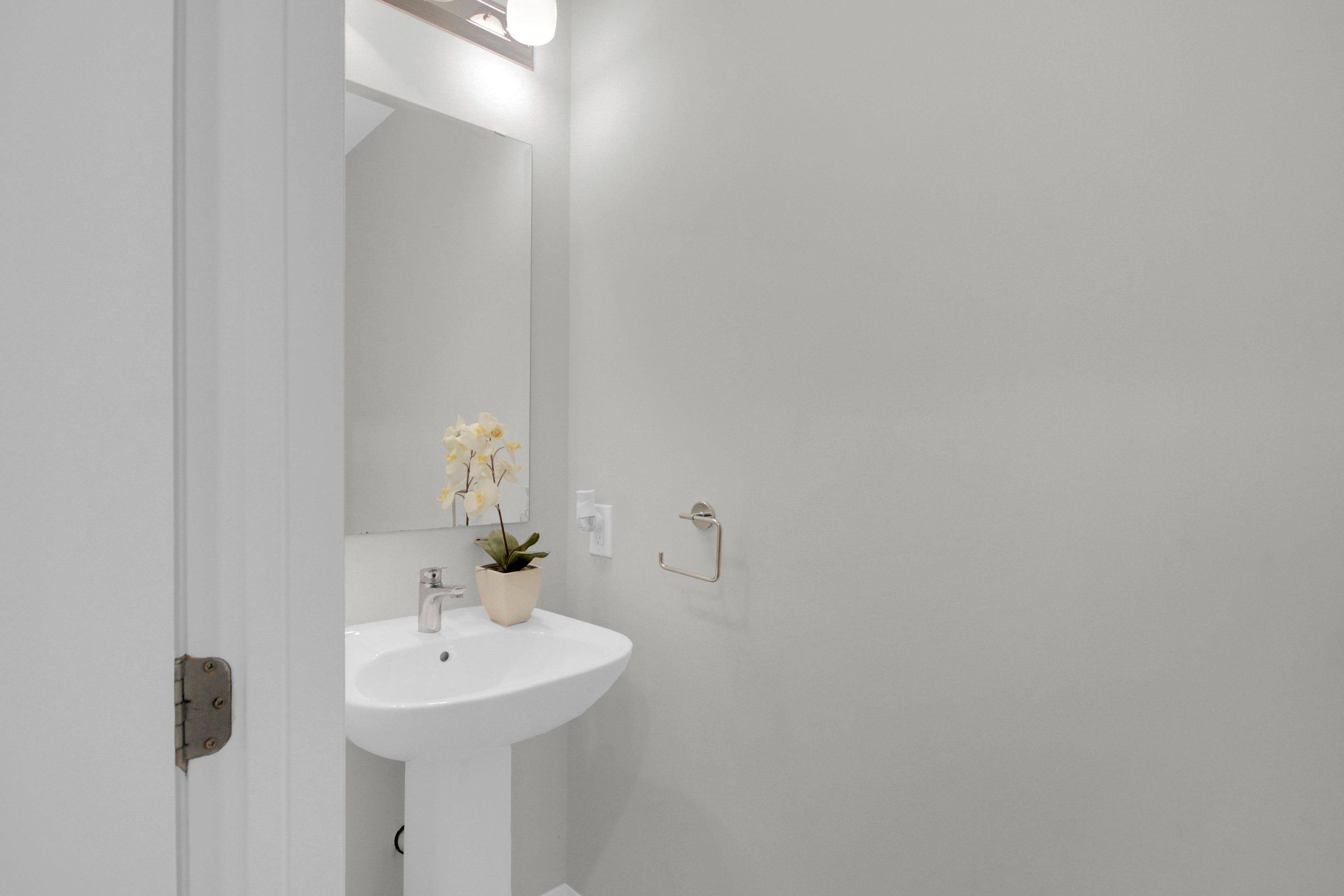 Manotick - Kars - Rideau Twp And Area, ON K4M 0M9,600 Ribbon ST