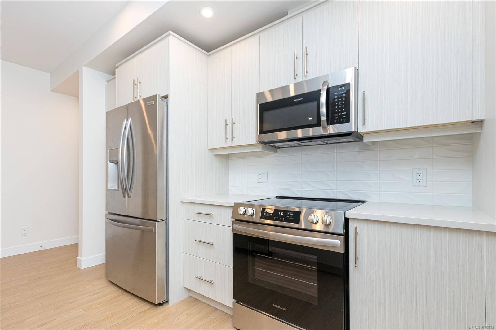 Langford, BC V9B 2N7,924 Jenkins Ave #402