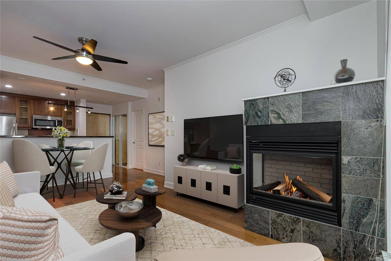 Victoria, BC V8V 2G6,225 Menzies St #307