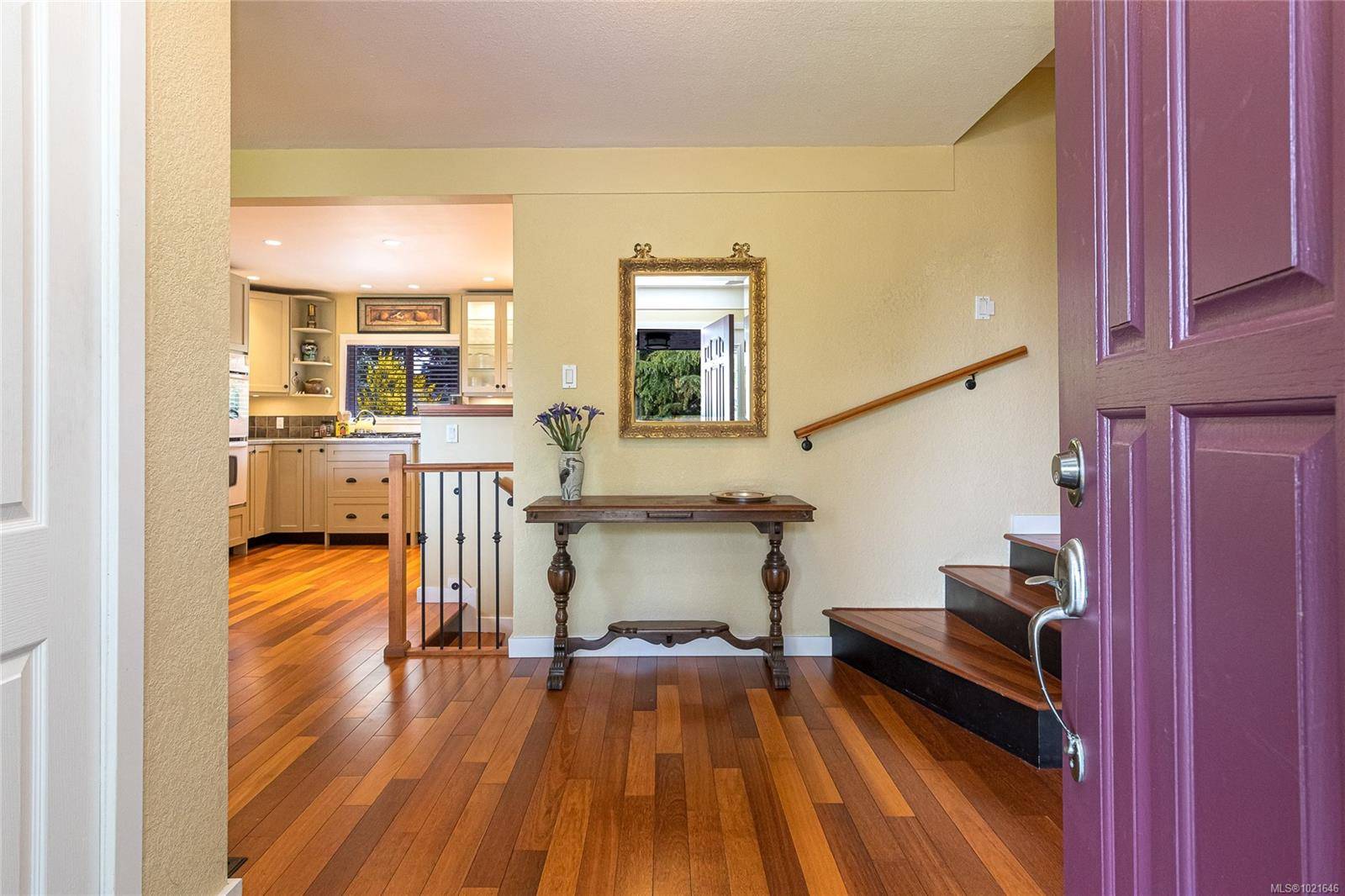 Saanich, BC V8Y 1E3,4725 Treetop Hts