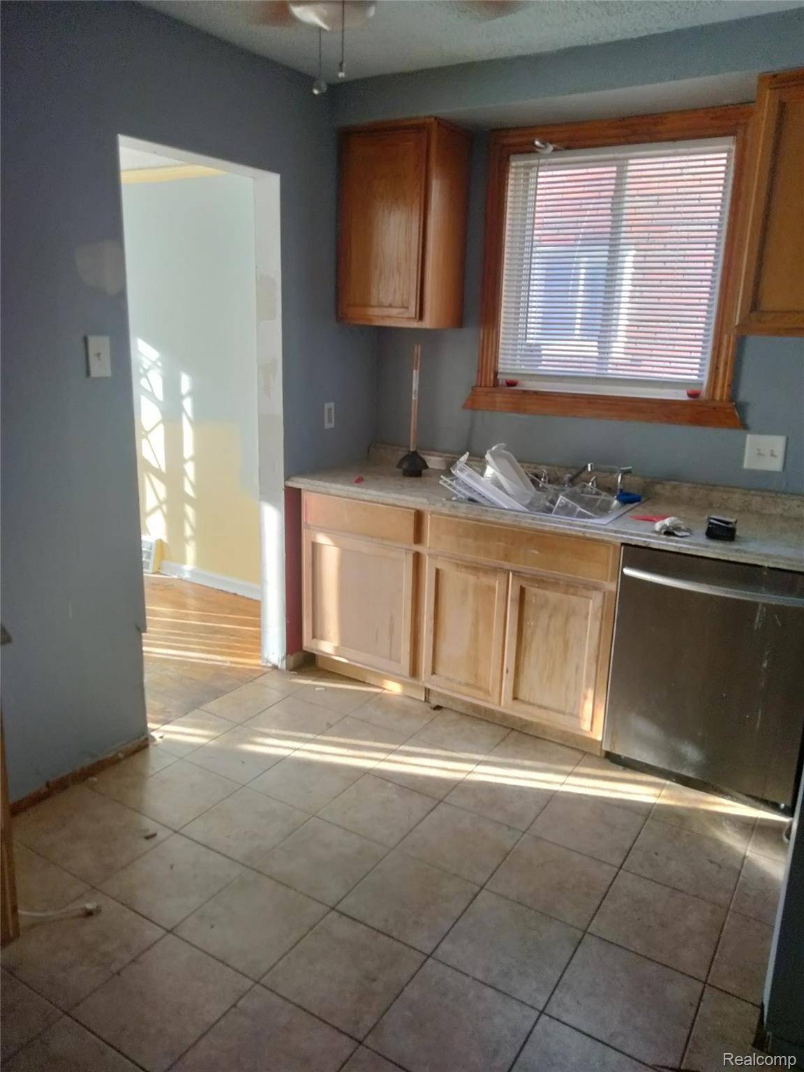 Detroit, MI 48228,9234 Whitcomb ST