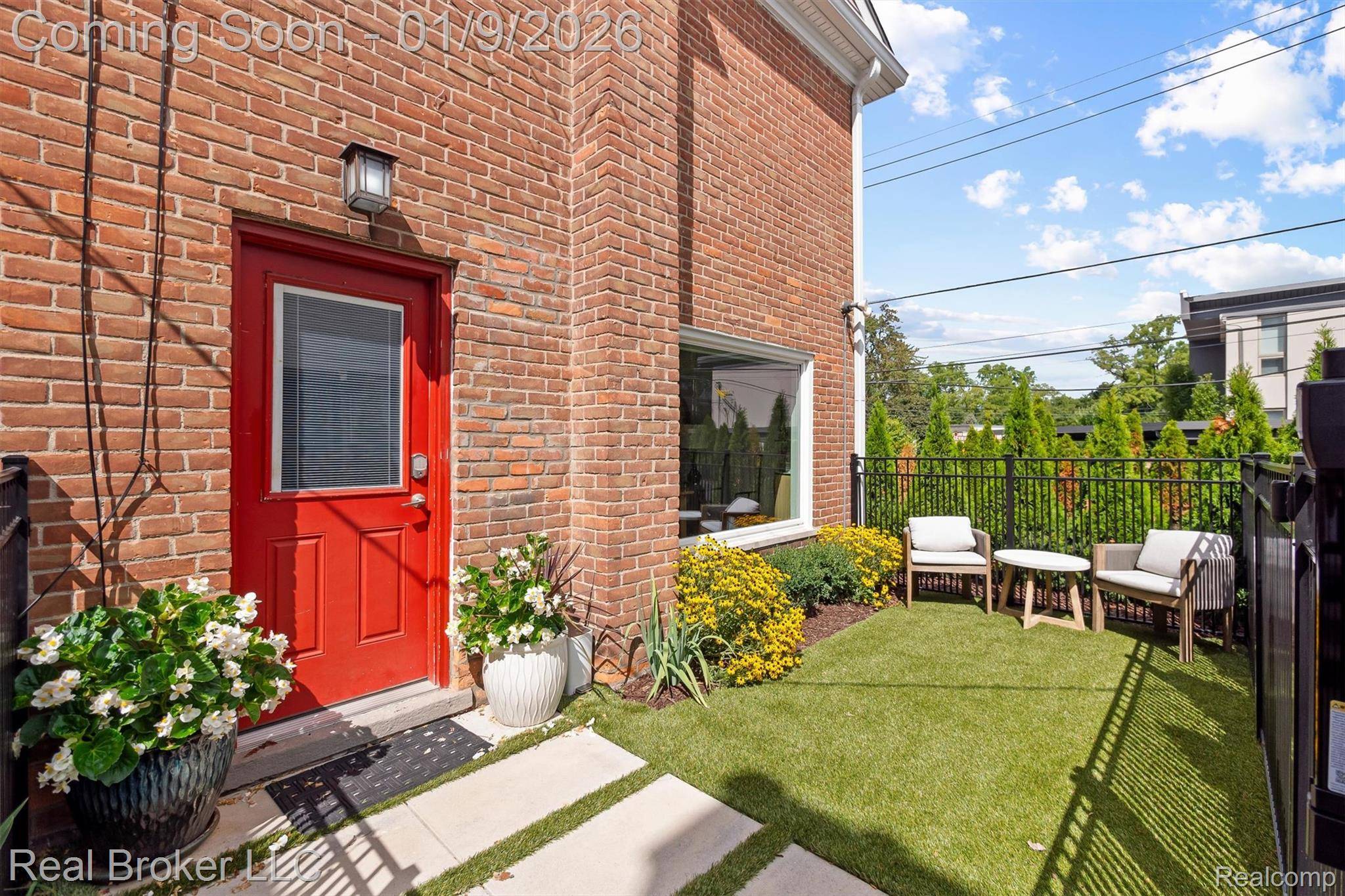 Birmingham, MI 48009,255 Southfield RD