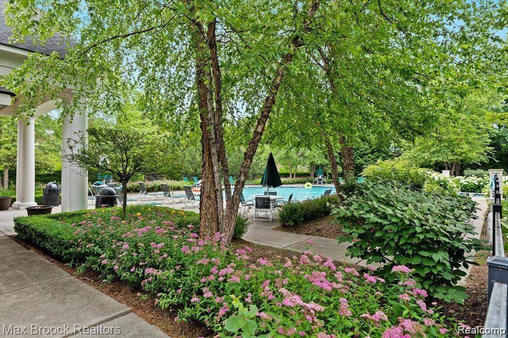 Walled Lake, MI 48390,3101 Cameron CIR