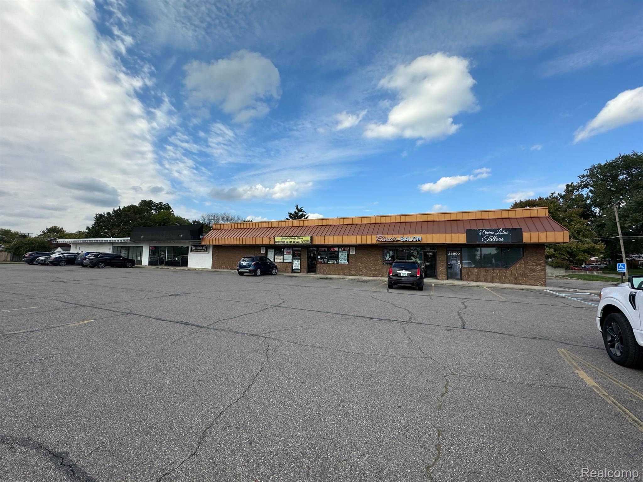 Westland, MI 48185,28900 WARREN RD RD