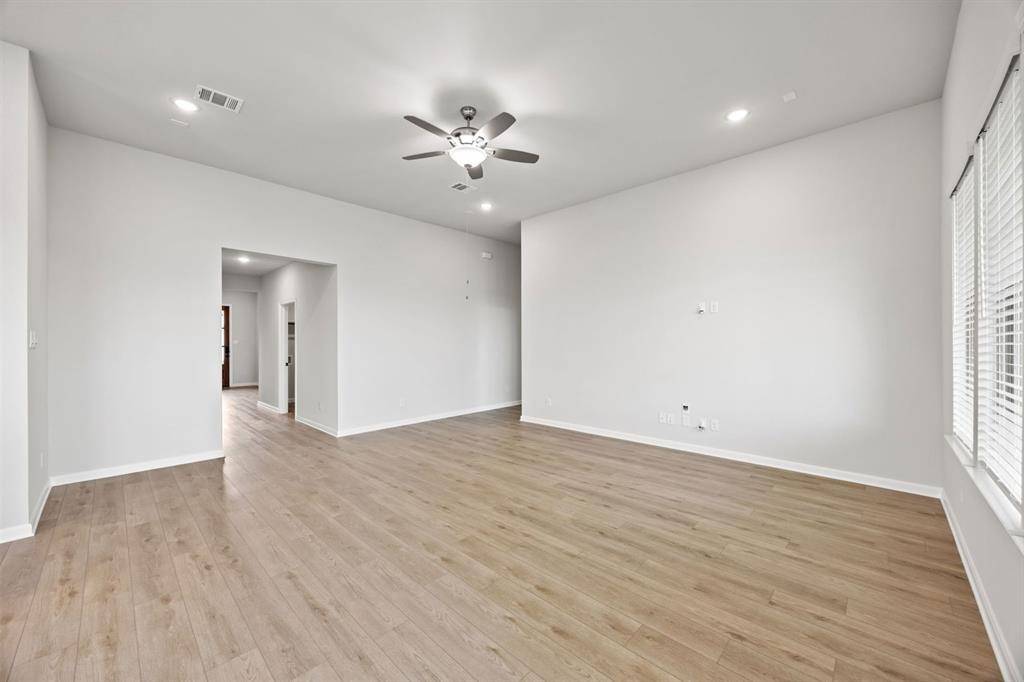 Van Alstyne, TX 75495,1422 Red Clover Avenue