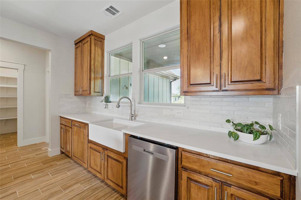 Weatherford, TX 76085,107 W Stagecoach Trail