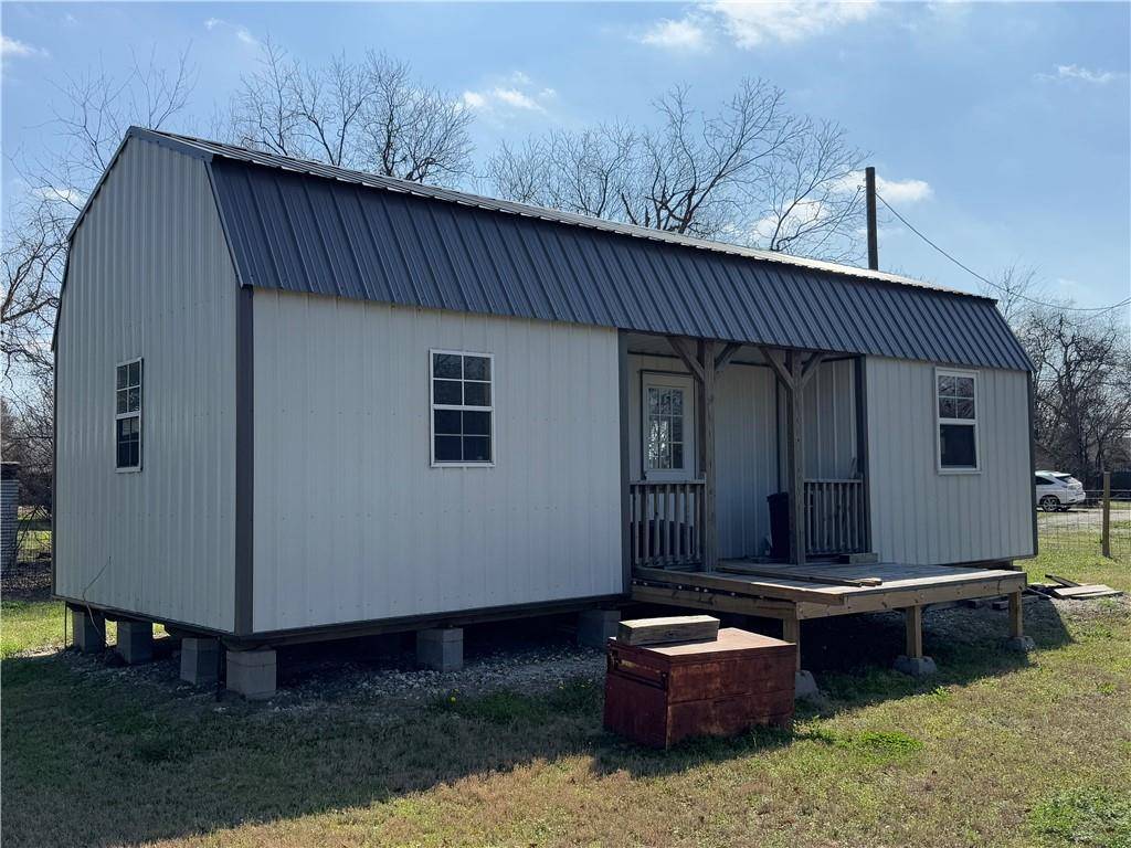 Kosse, TX 76653,404 E Mignonette Street