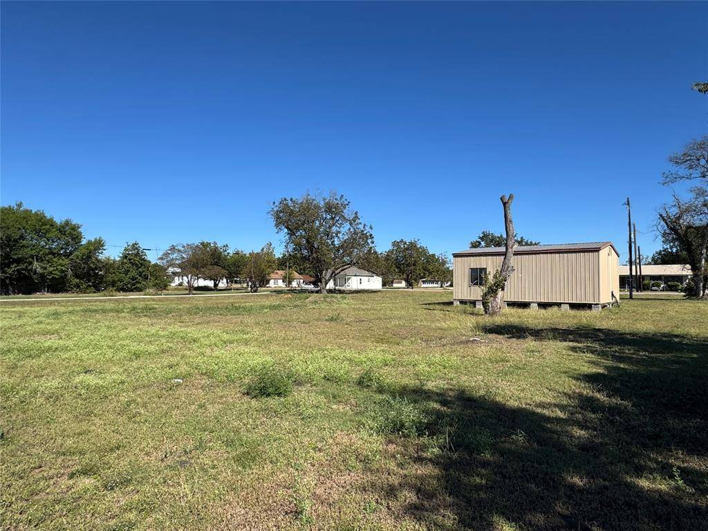 Lott, TX 76656,301 Judge Hailey Drive