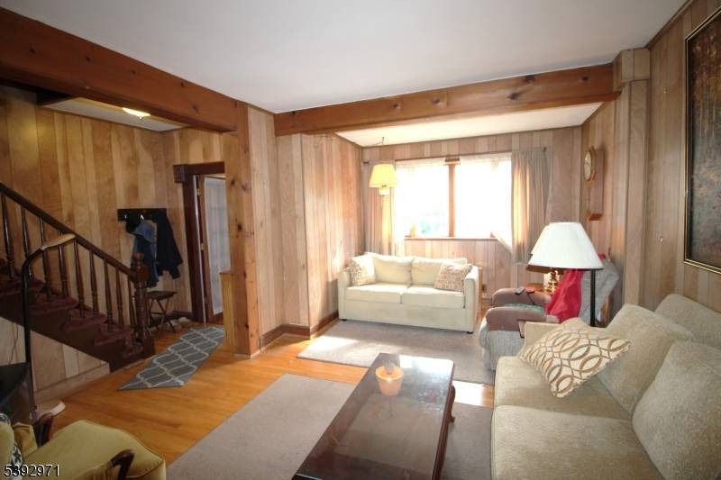 Kearny Town, NJ 07032,425 Davis Ave