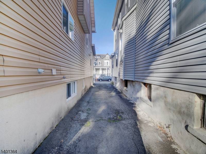 East Orange City, NJ 07018,76 Amherst St