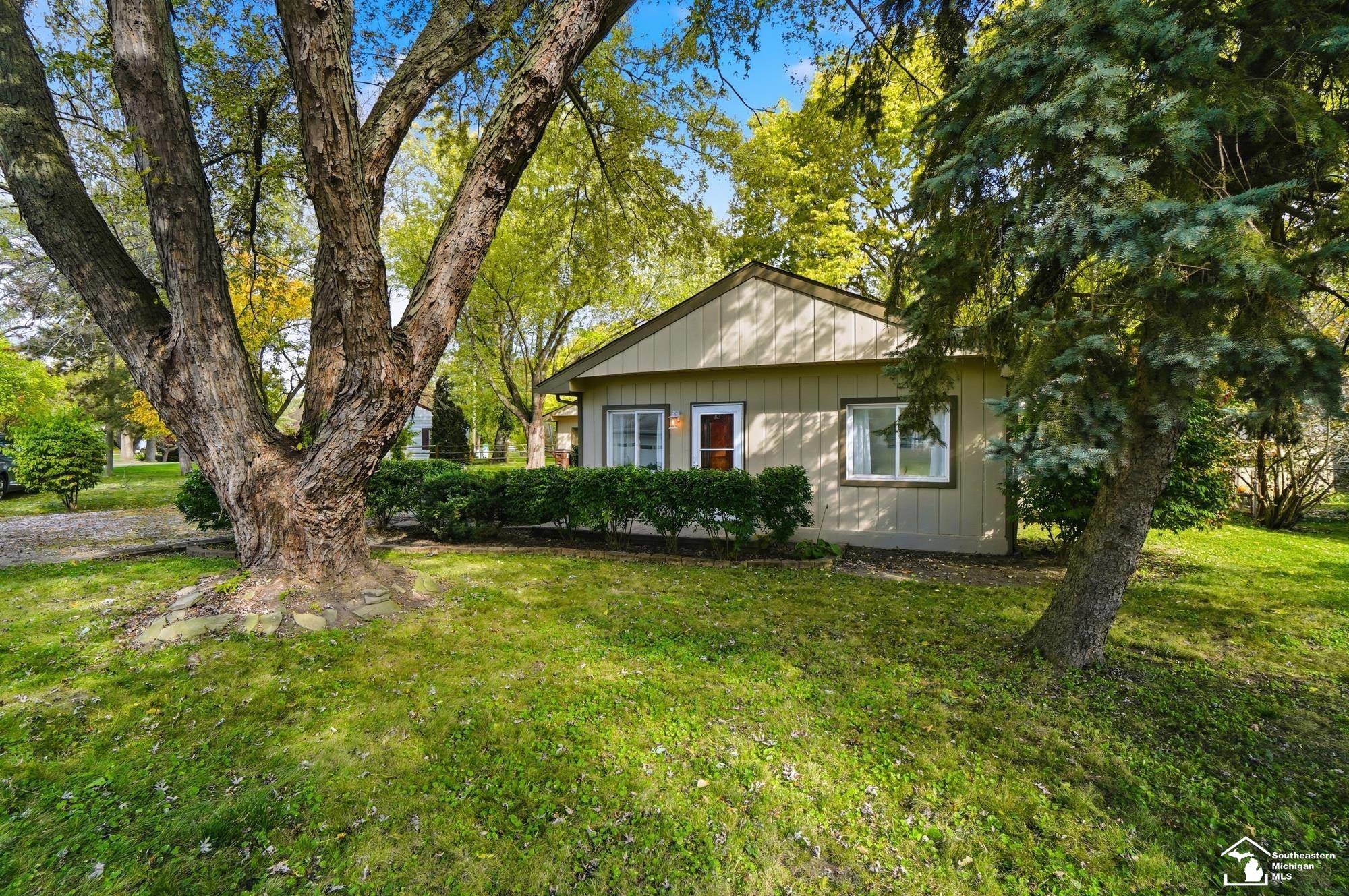 Monroe, MI 48162,3443 Iroquois TRL