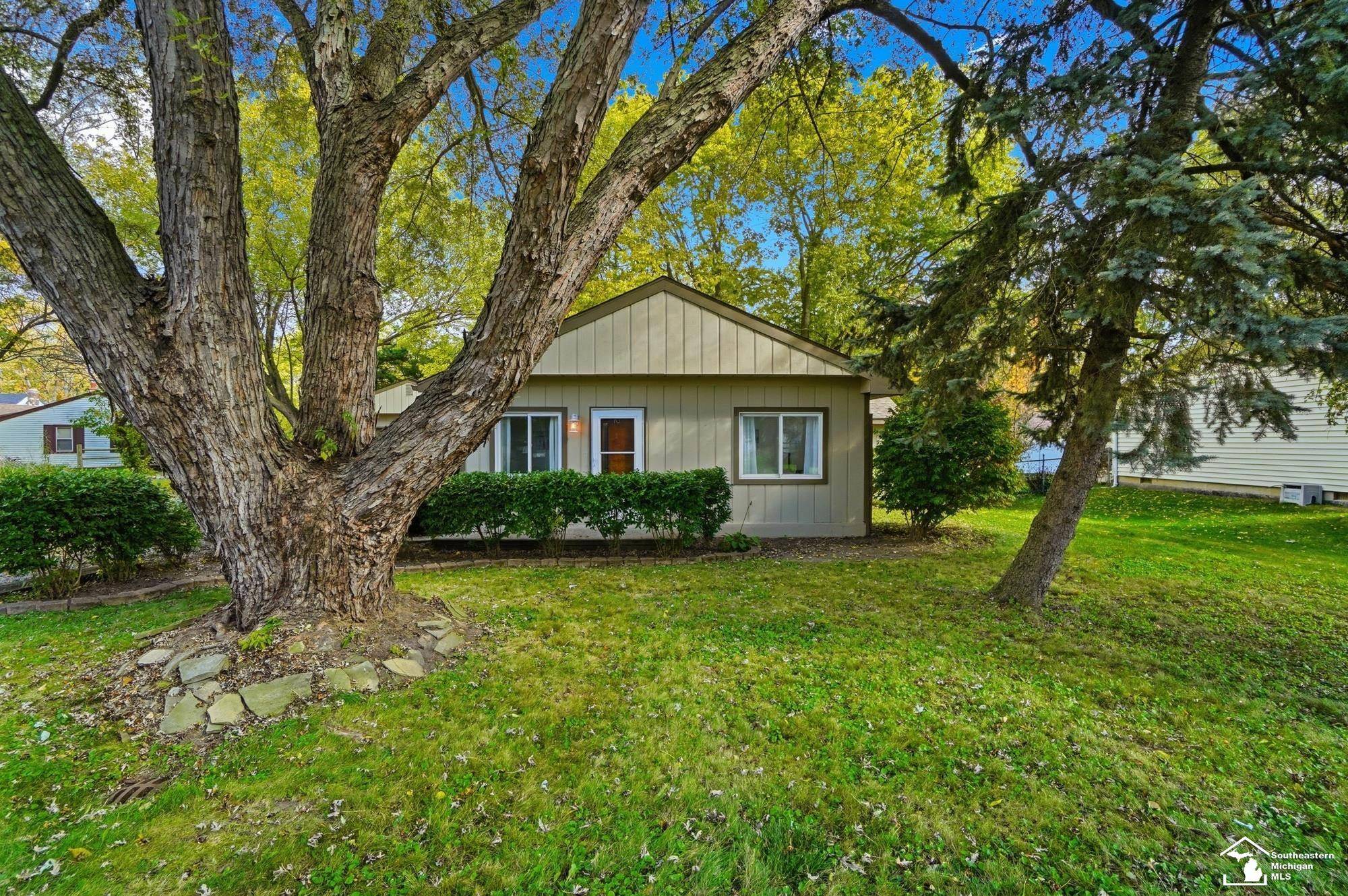 Monroe, MI 48162,3443 Iroquois TRL